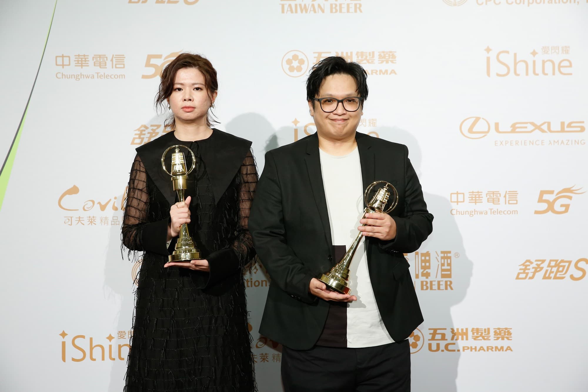 簡奇峯（右）與林欣慧（左）去年以《想見你》拿下電視金鐘戲劇節目編劇獎。