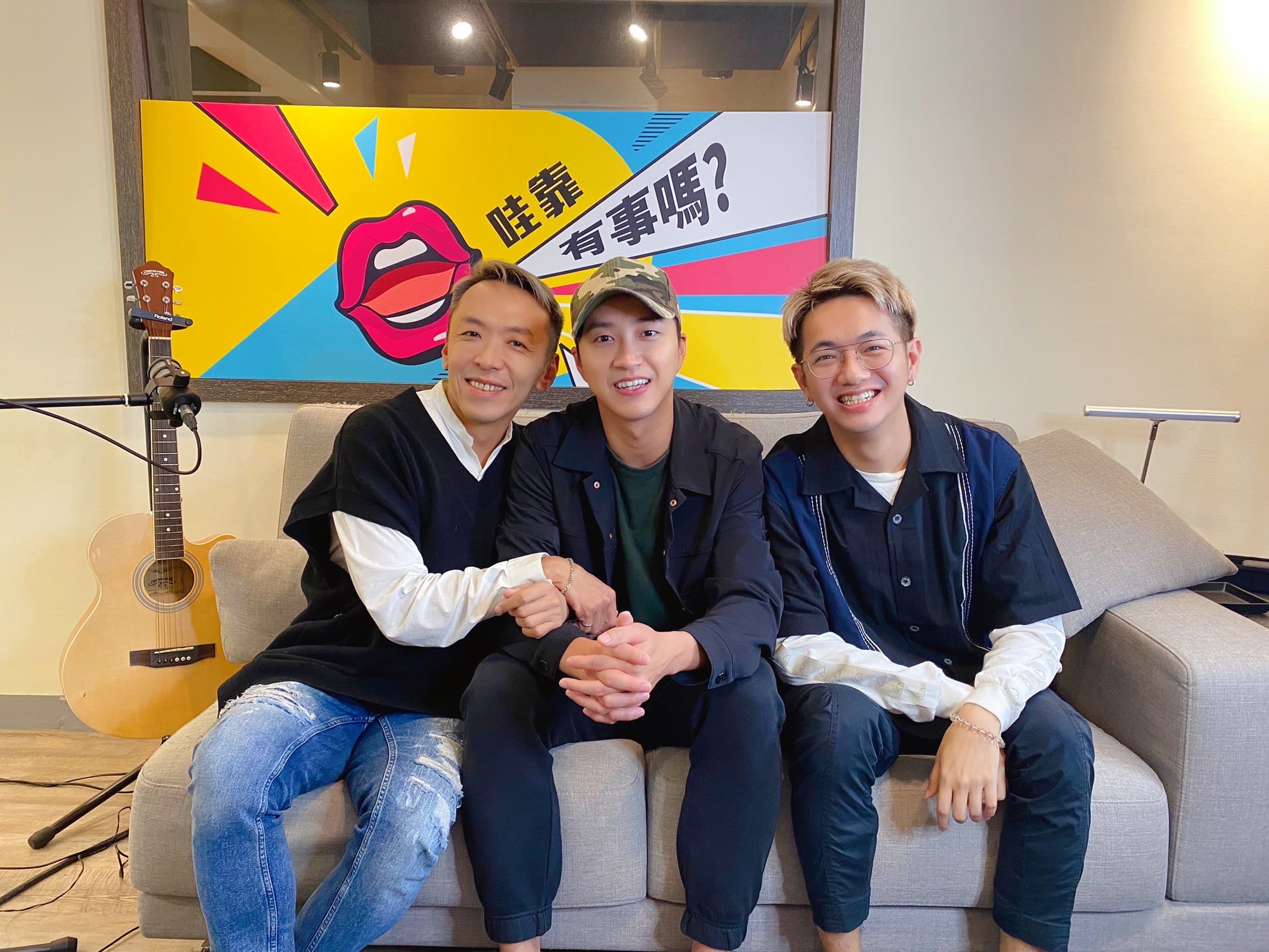 Podcast與Youtube節目《Wow靠!有事嗎》,全新改版更名為《哇靠有事嗎》,由吳小帽、阿平主持,首集來賓為江宏傑談婚變後的心情。(《哇靠有事嗎》提供)