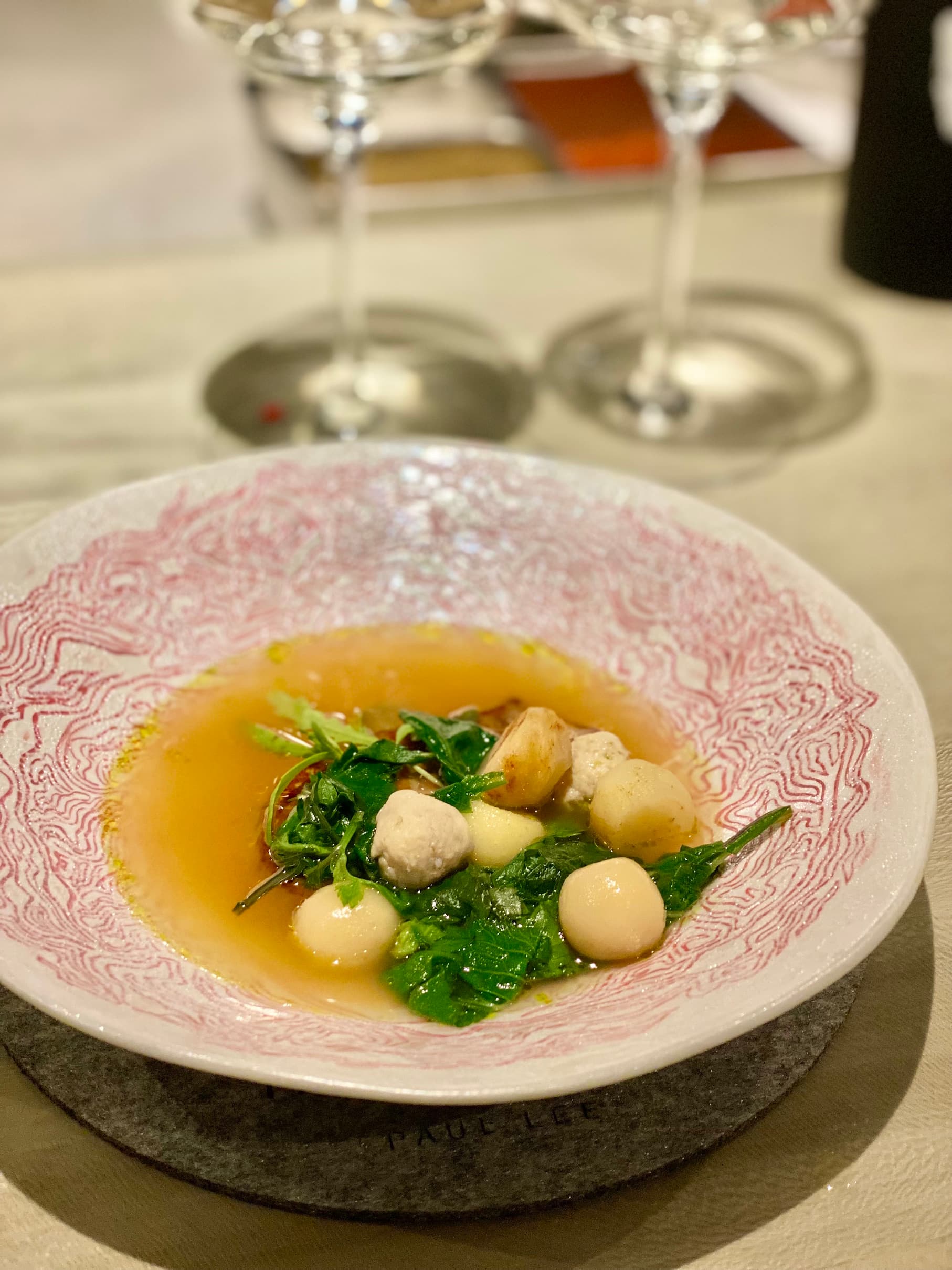 將法菜經典的鴨肝、防風草與芹菜根的搭配,做成鹹湯圓的版本。
