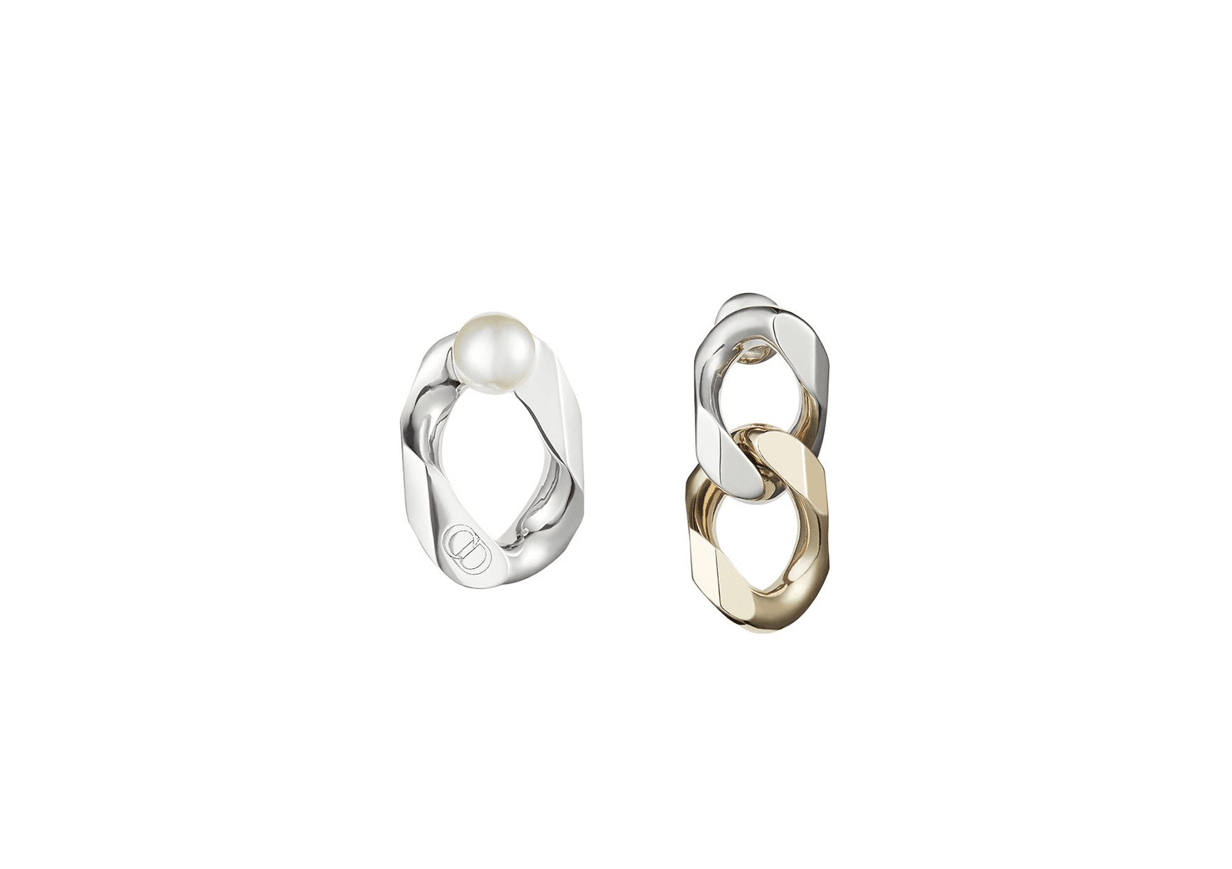 DIOR and sacai CD ICON珍珠與雙色金屬耳飾。NT$23,500。(DIOR提供)