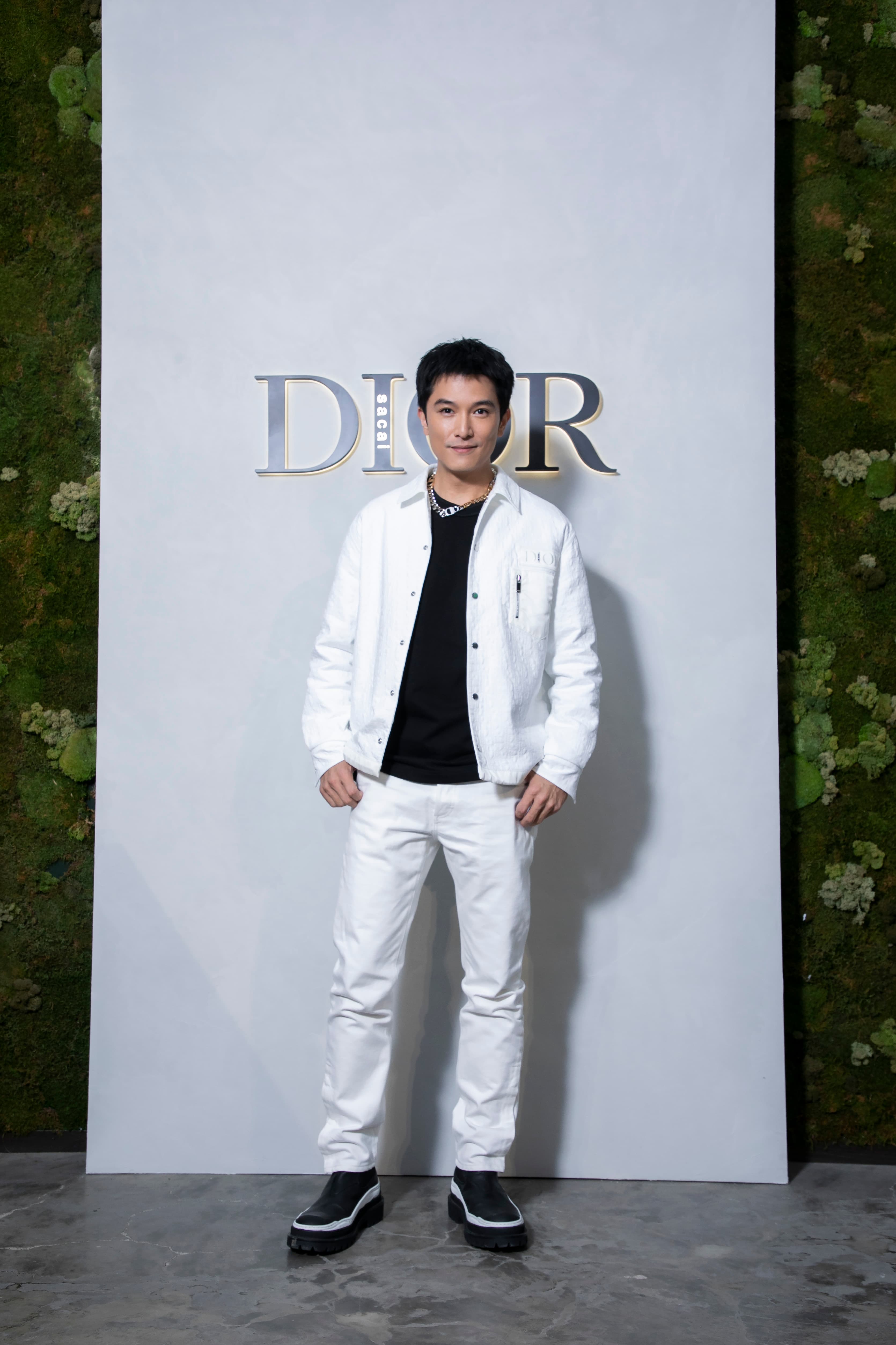 邱澤出席DIOR and sacai限定系列台中期間限定店開幕活動，透露很想購買身上的外套。（DIOR提供）
