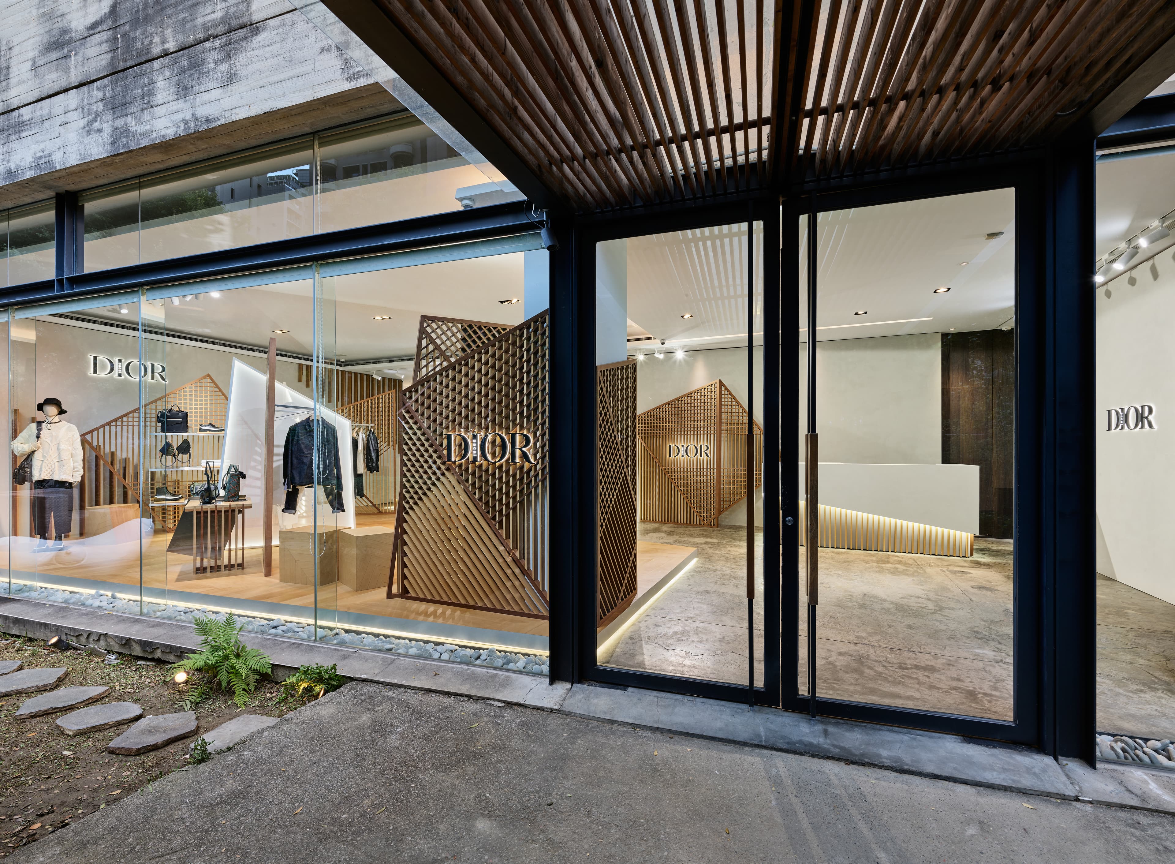 DIOR and sacai台中期間限定店店景。（DIOR提供）