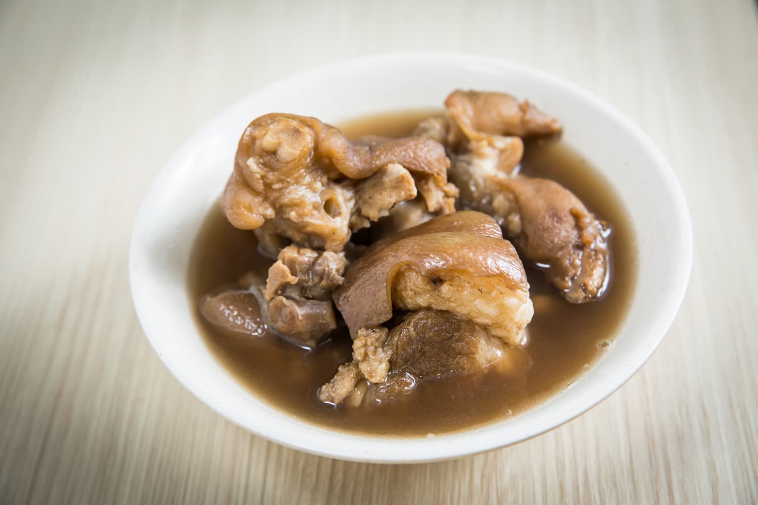 當歸豬腳Q彈不爛,湯頭不油膩,中藥味濃厚。(80元∕份)