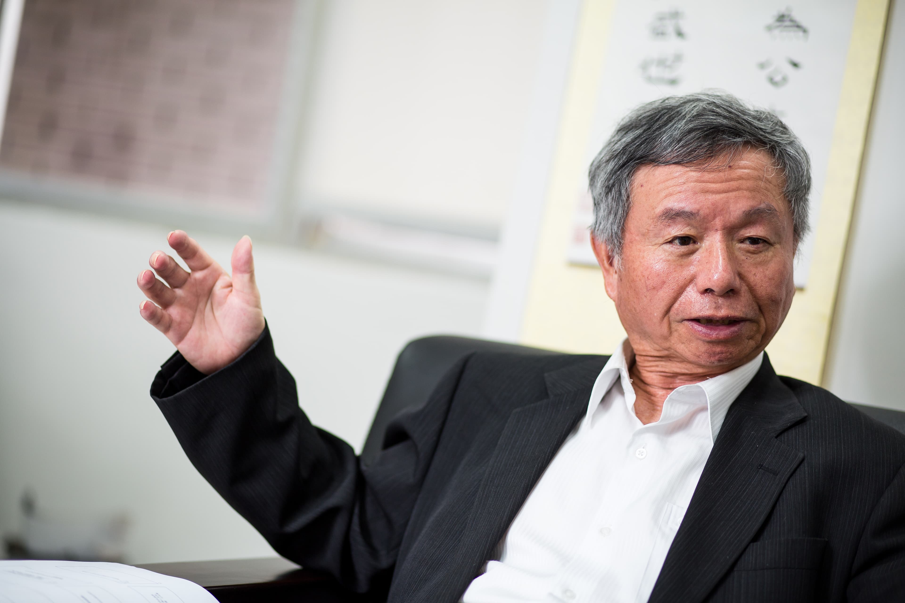 前衛生署長楊志良陪同新冠病逝者家屬開記者會,要求國賠,認為政府應該給出真相。(本刊資料照)