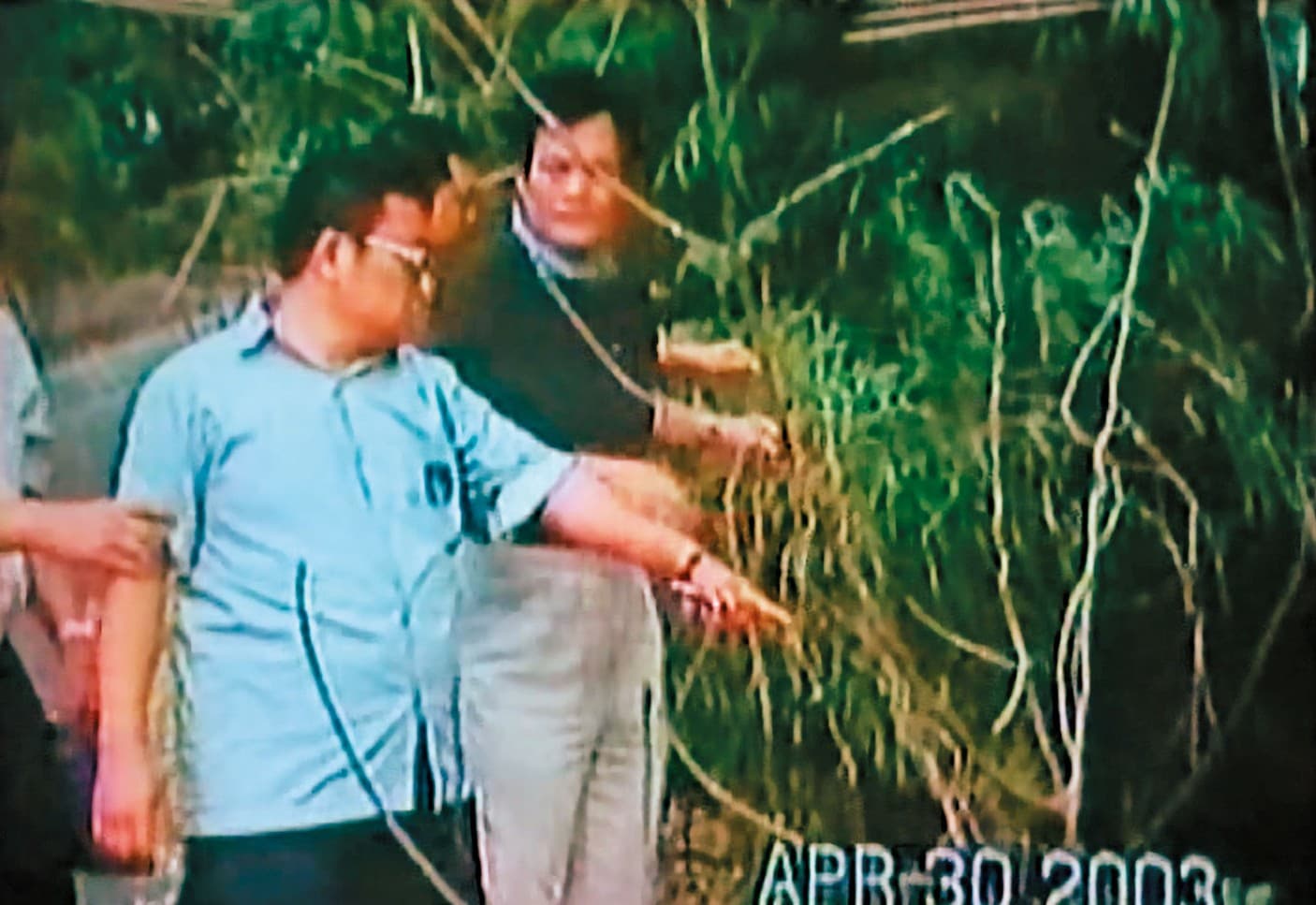 歐陽榕(左)在死者頭七當天,坦承殺人,並帶警方尋找屍袋。(東森新聞提供)