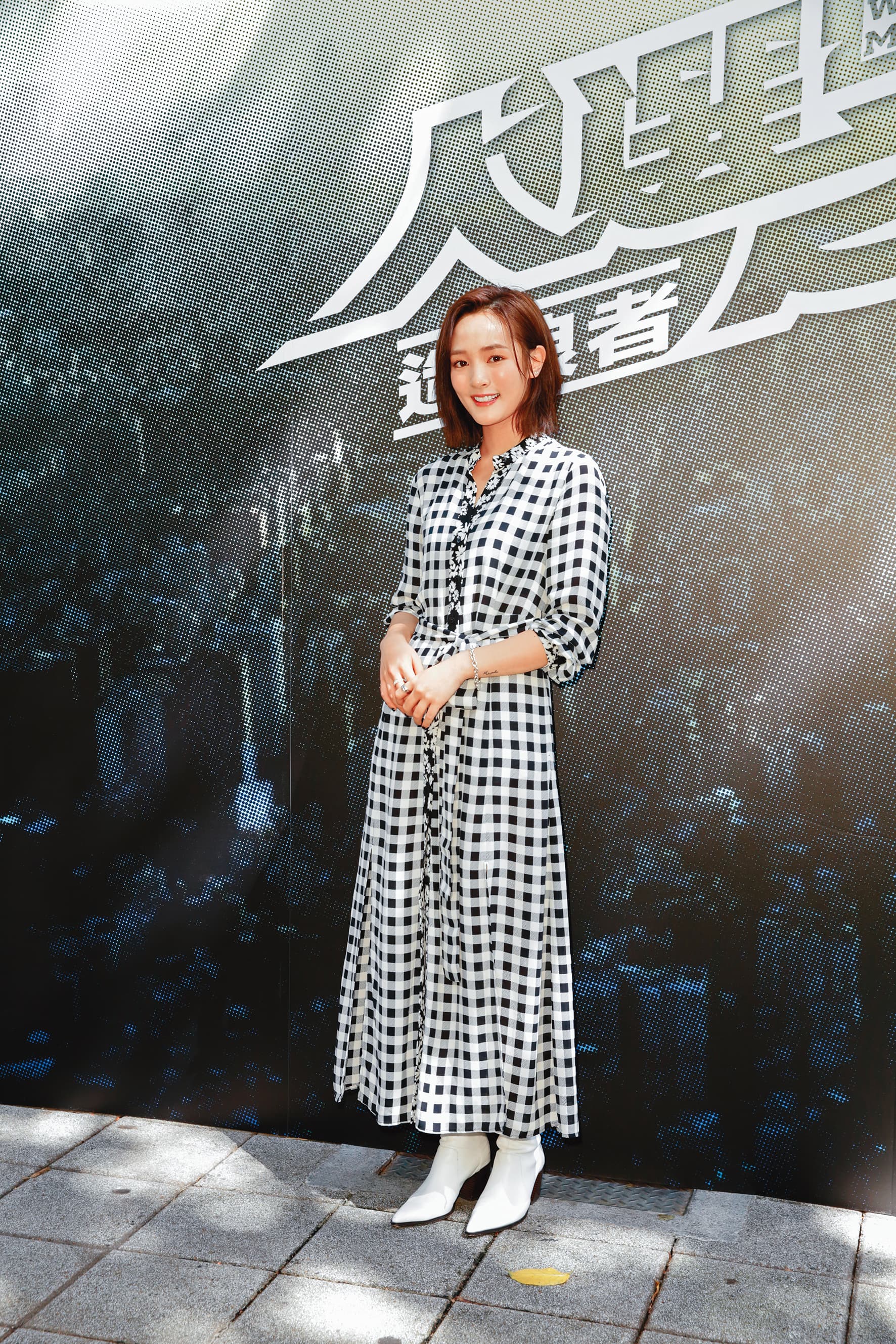 戲約不斷的王淨接下職人劇《人選之人－造浪者》，終於脫離學生純愛角色，走進職場。