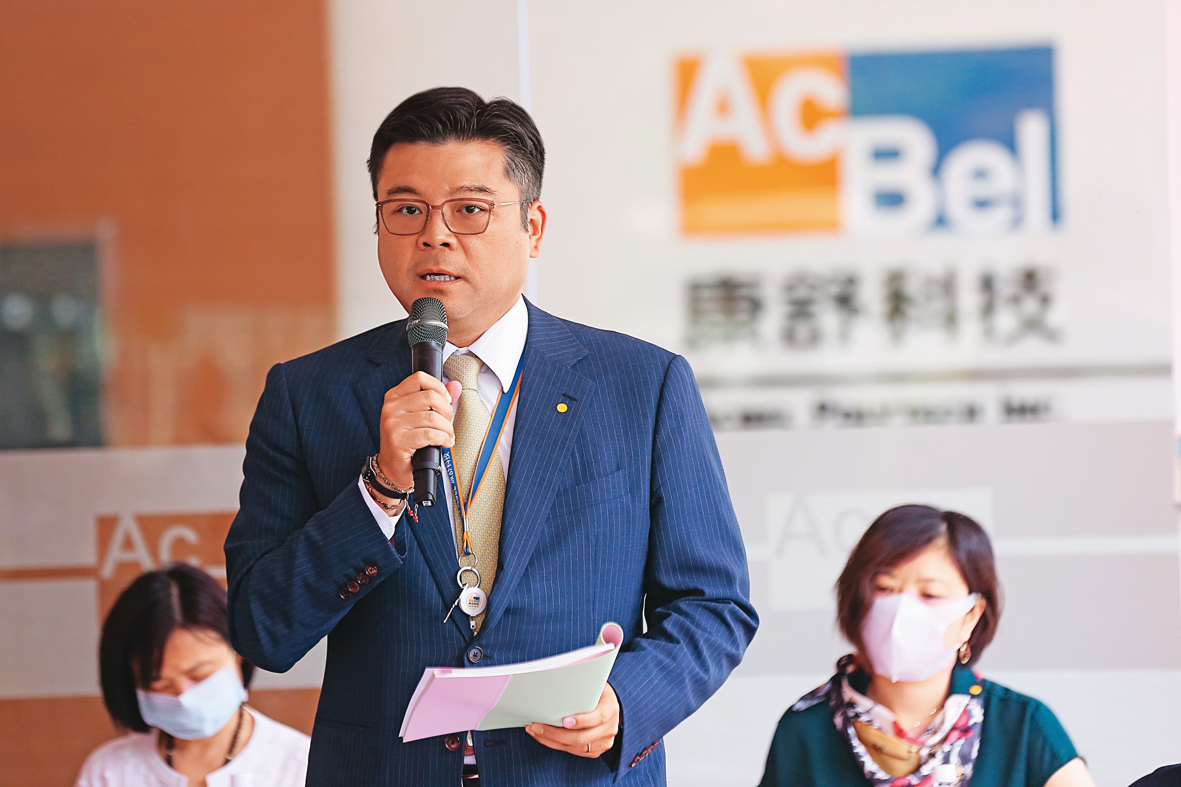 許勝雄去年安排獨子許介立(前)擔任泰金寶副董事長一職,當時被外界視為接班布局。