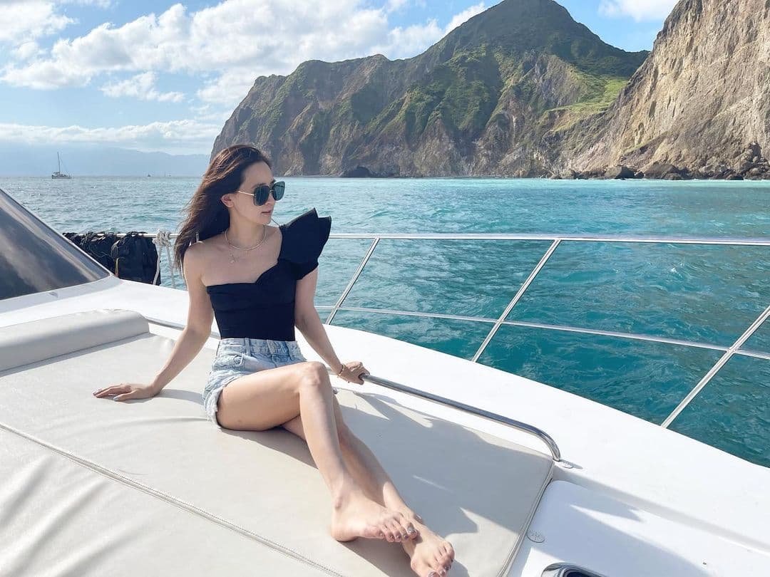 李晶晶秀「晶晶體」:「開心的一天,跟family出海, 感覺好像個mini vacation. 好precious的memories。」(翻攝自李晶晶IG)