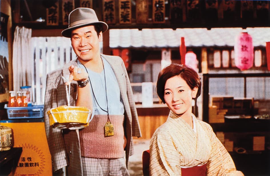 山田洋次執導的《男人真命苦》系列被封為日本國民喜劇,渥美清飾演的「寅次郎」(左)更是家喻戶曉。(采昌國際多媒體提供)