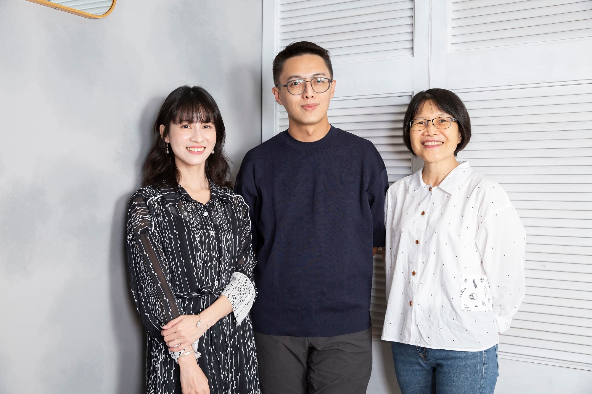 製作人徐青雲(右起)攜手導演林君陽費時3年多打造,由連俞涵擔綱演出,將50年代台灣茶葉黃金時代呈現給觀眾。