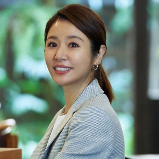 林心如不當貴妃,在自製的劇中改演出上班女強人。(八大提供)
