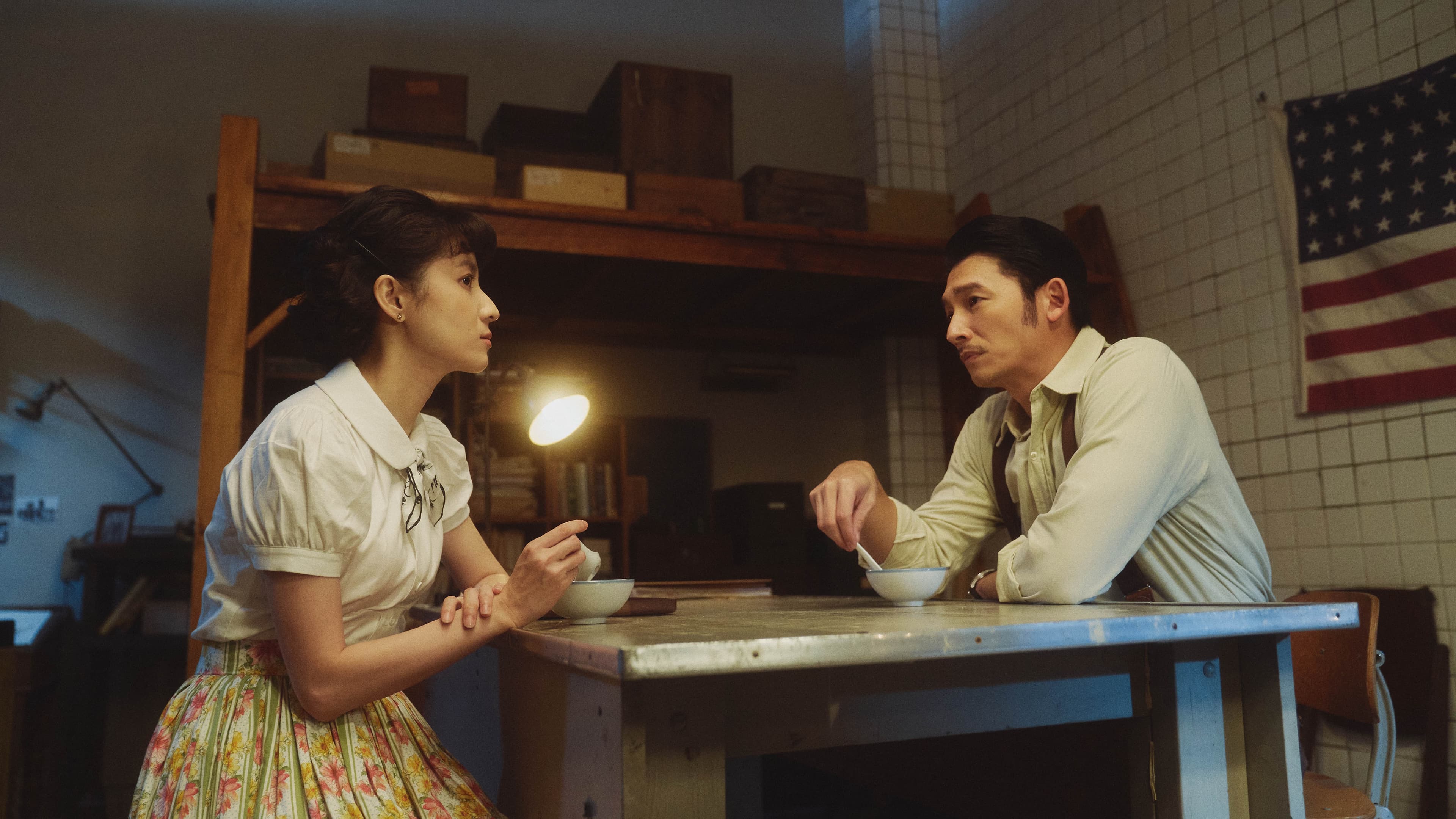 《茶金》由連俞涵（左）、溫昇豪（右）等人聯合主演，播出後製作精良獲得好評。（公視提供）