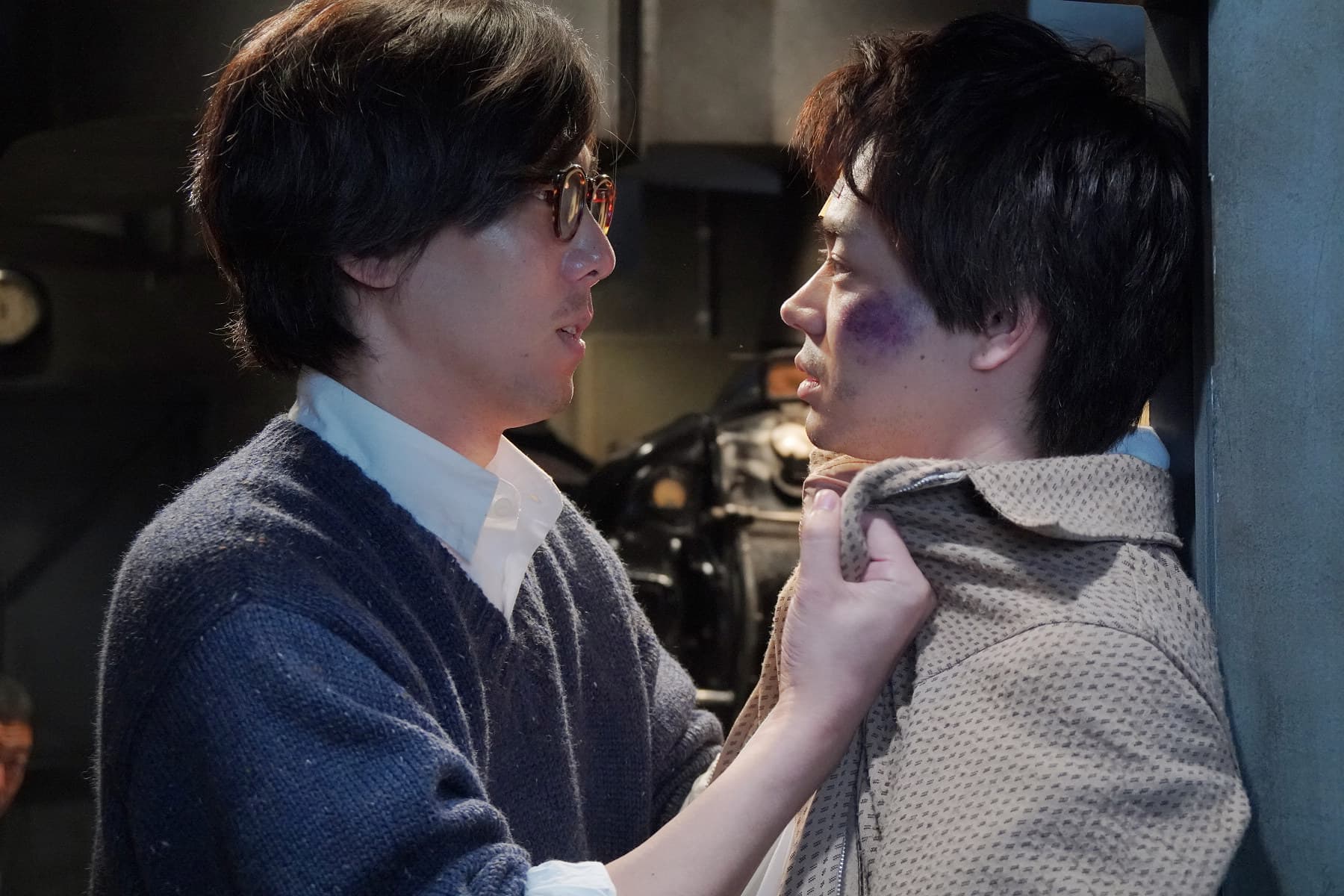 野田洋次郎(左)與菅田將暉在新片《電影之神》是好友也是情敵,兩人戲外也合作演唱主題曲。(采昌國際多媒體提供)