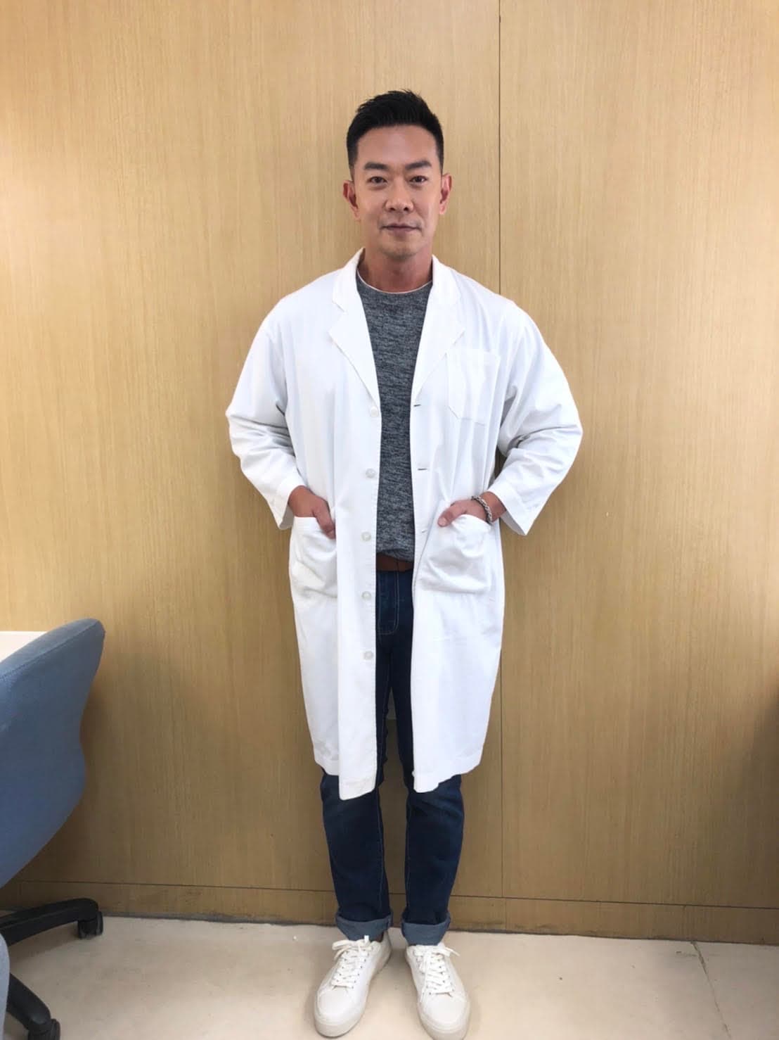 江俊翰回歸八點檔再度演出醫師。(民視提供)