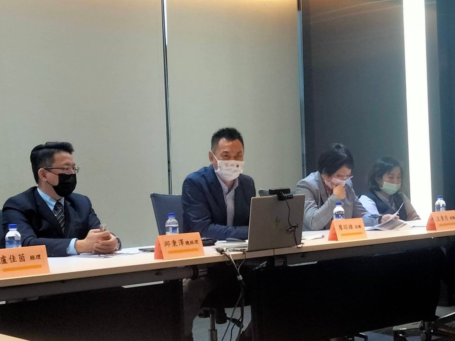 興富發集團舉行法說會,說明來年展望。