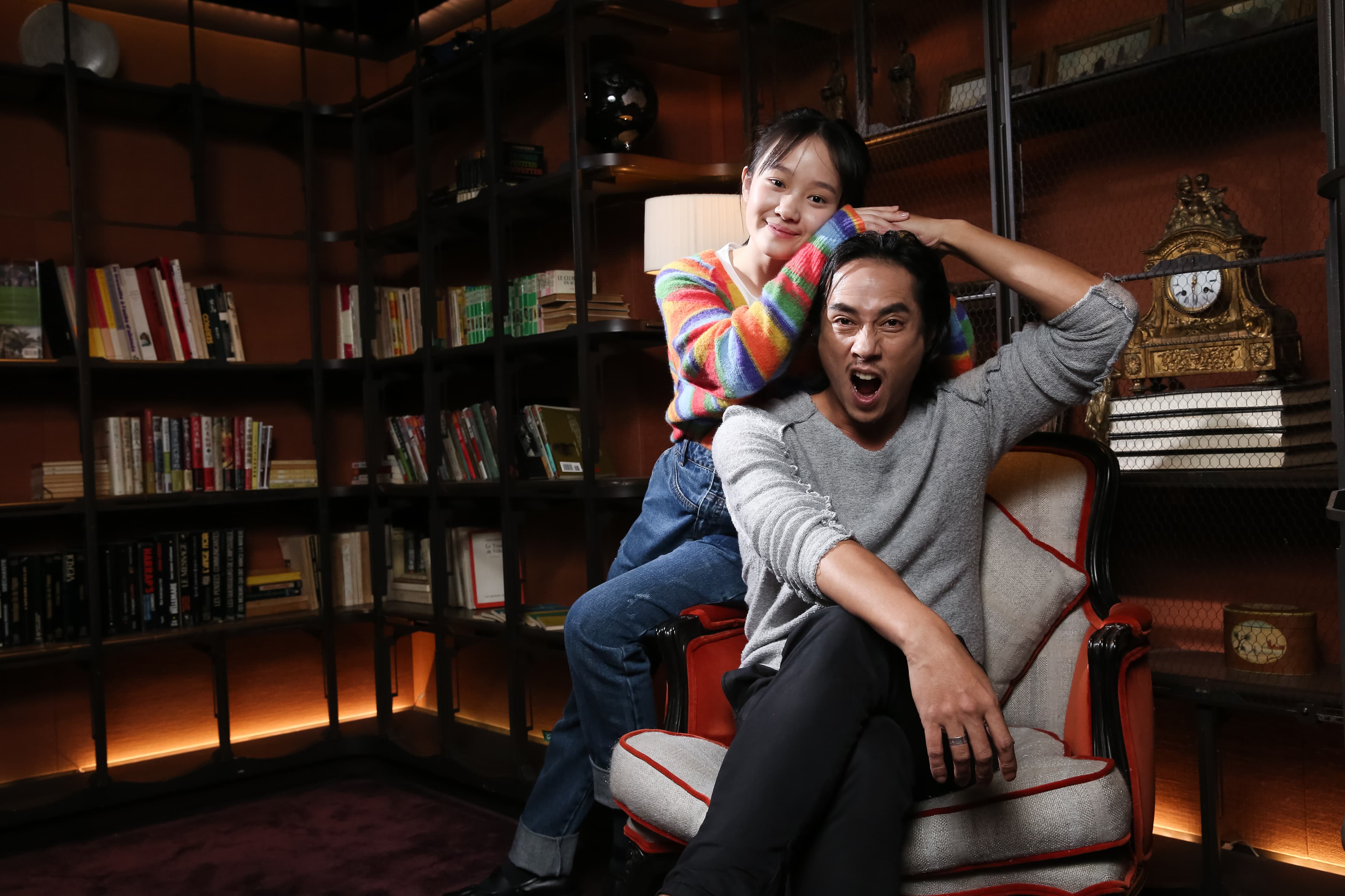 片中方郁婷的角色比較親爸爸莊凱勛,戲外莊凱勛也很照顧她。