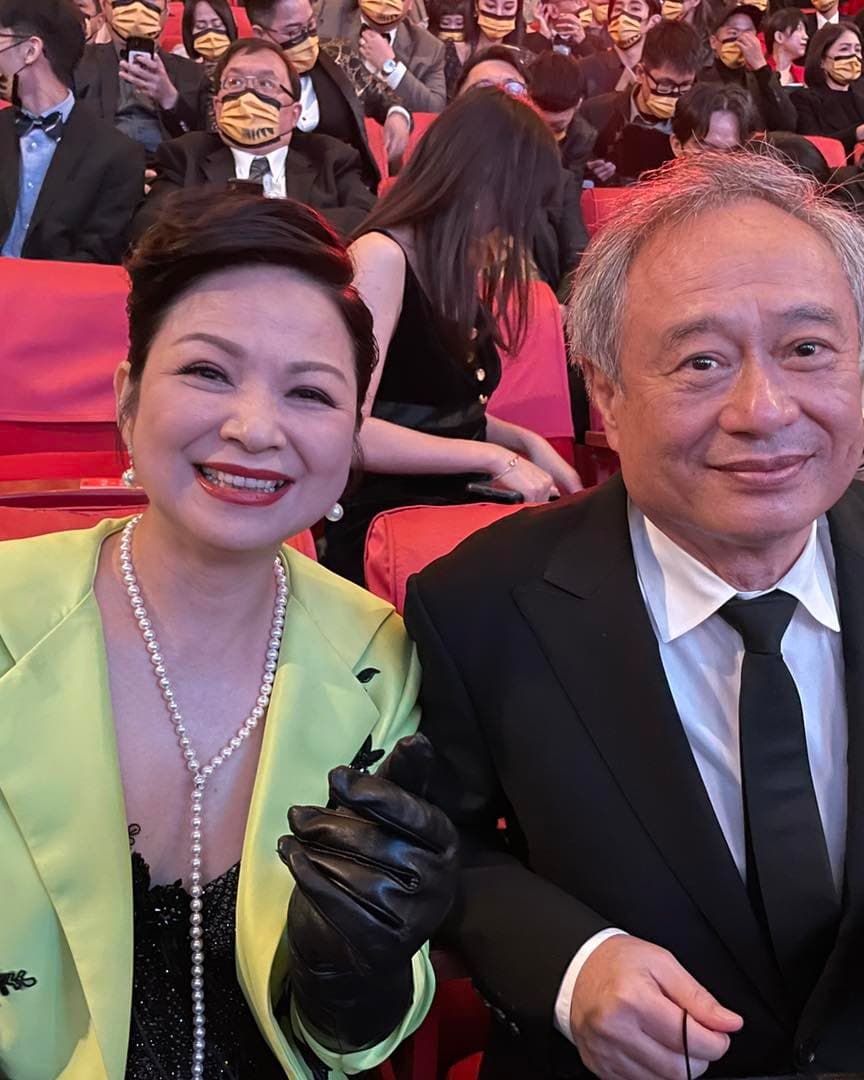楊貴媚和老友李安合影相當開心。(翻攝自楊貴媚臉書)