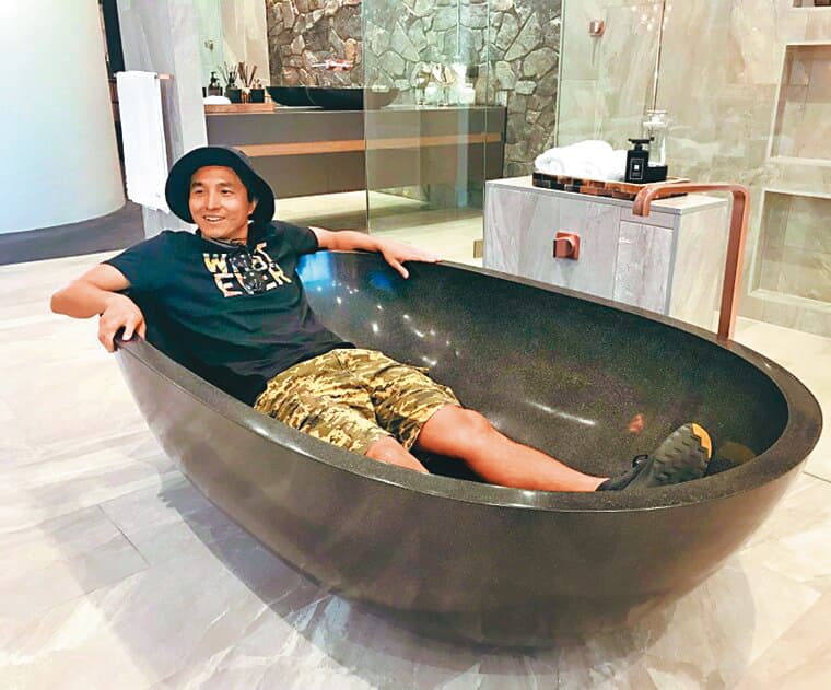 王少偉目前在台北大直、內湖各有房產,都是危機入市,已經增值不少。(翻攝自王少偉・愛 Uncle Sam's Love臉書)
