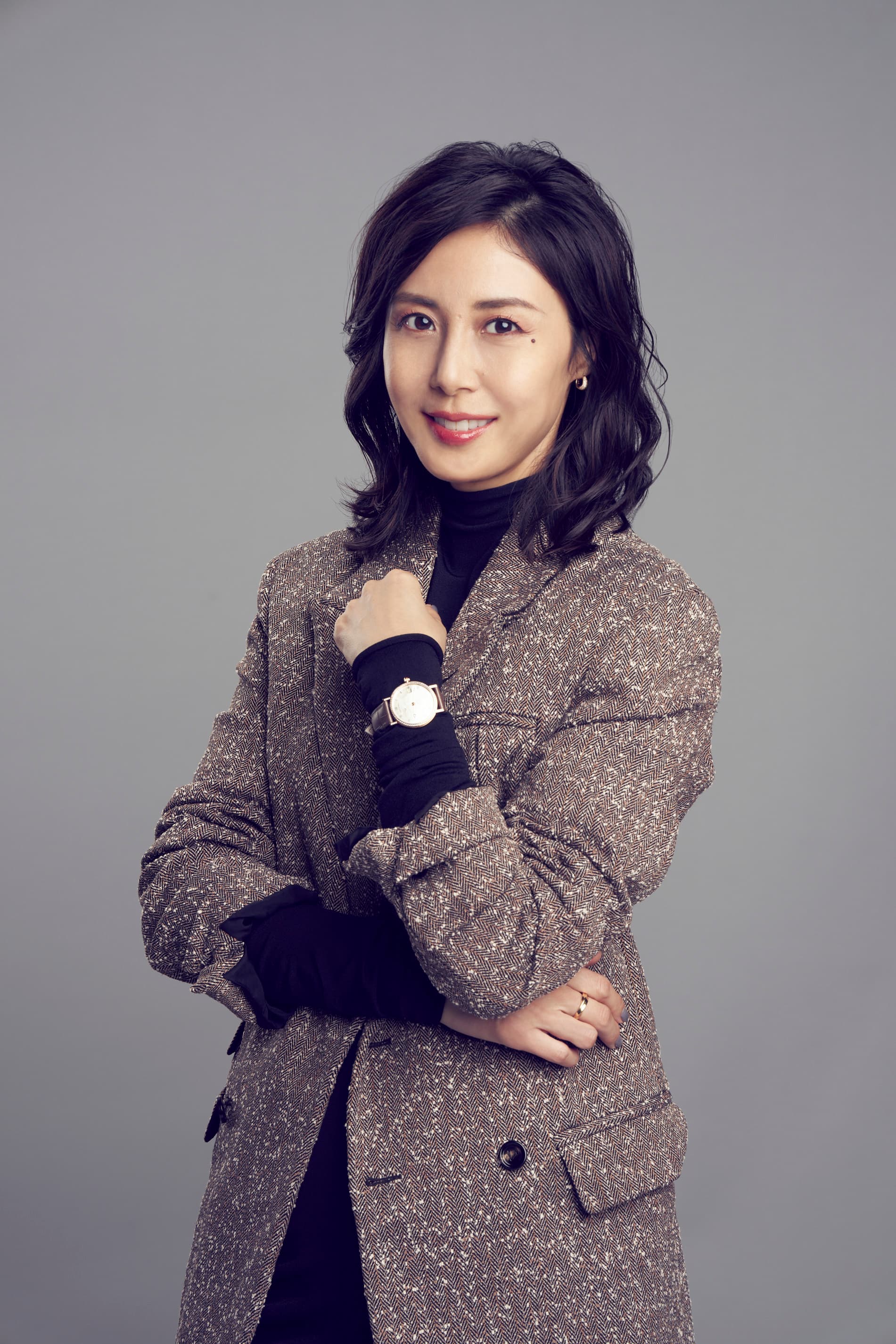 松嶋菜菜子近來動作頻頻,在播出中的新劇《SUPER RICH》飾演女主角江口德子的前主管。(翻攝自cinemacafe)