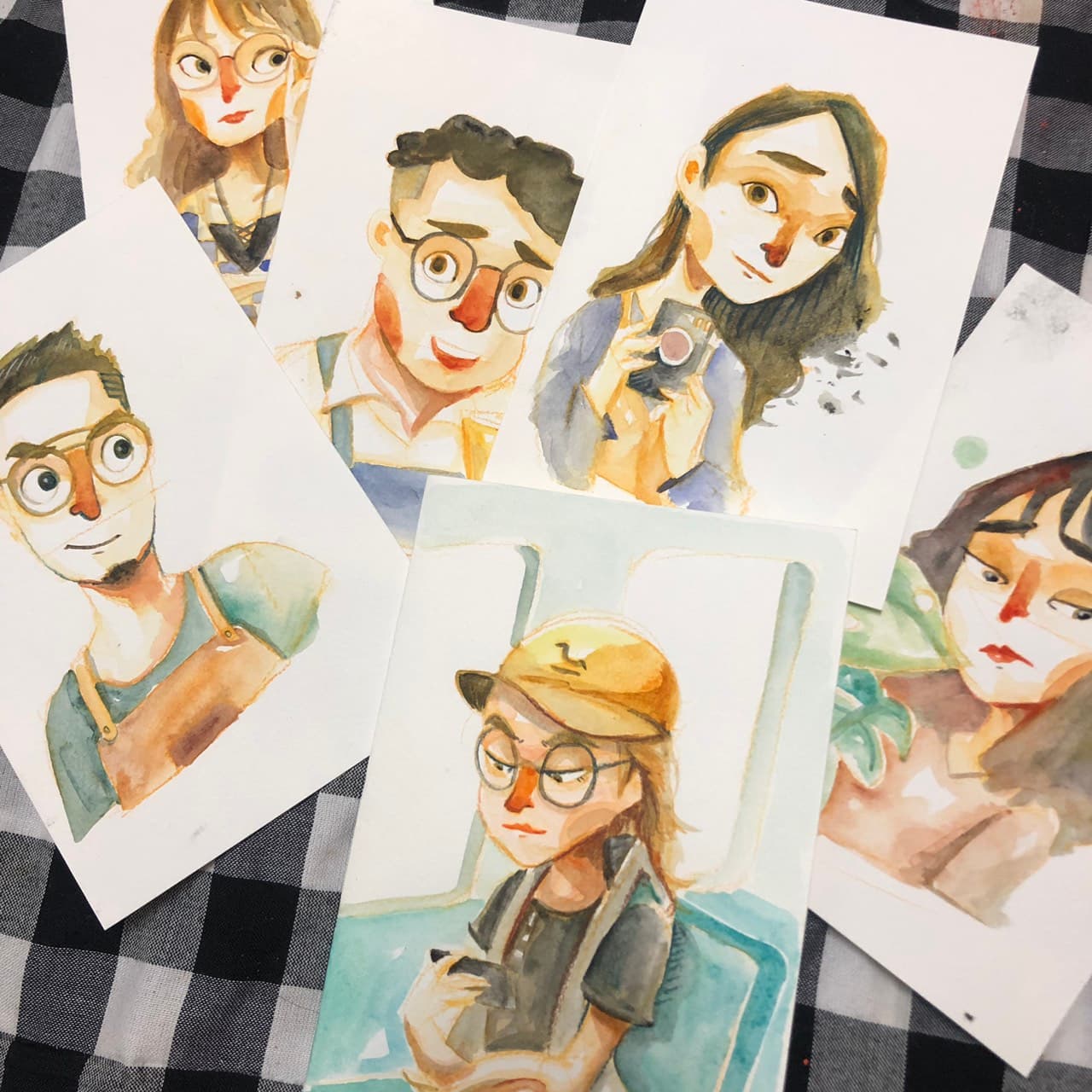 療傷系插畫家李白透過似顏繪作畫收集街頭各種人生故事。(17LIVE提供)
