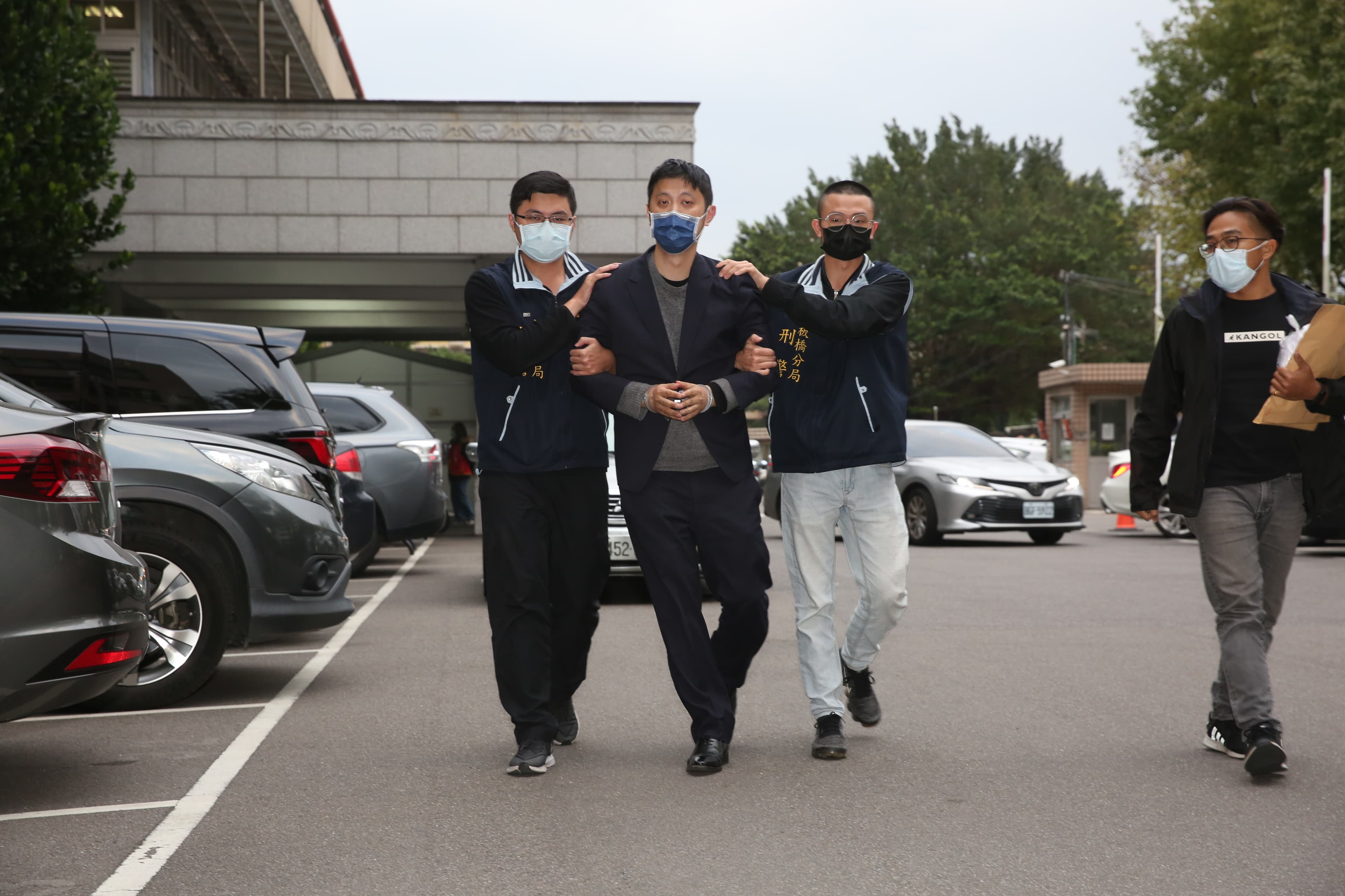 林秉樞涉嫌家暴高嘉瑜並藏有私密影片,今遭逮捕移送地檢署偵訊。