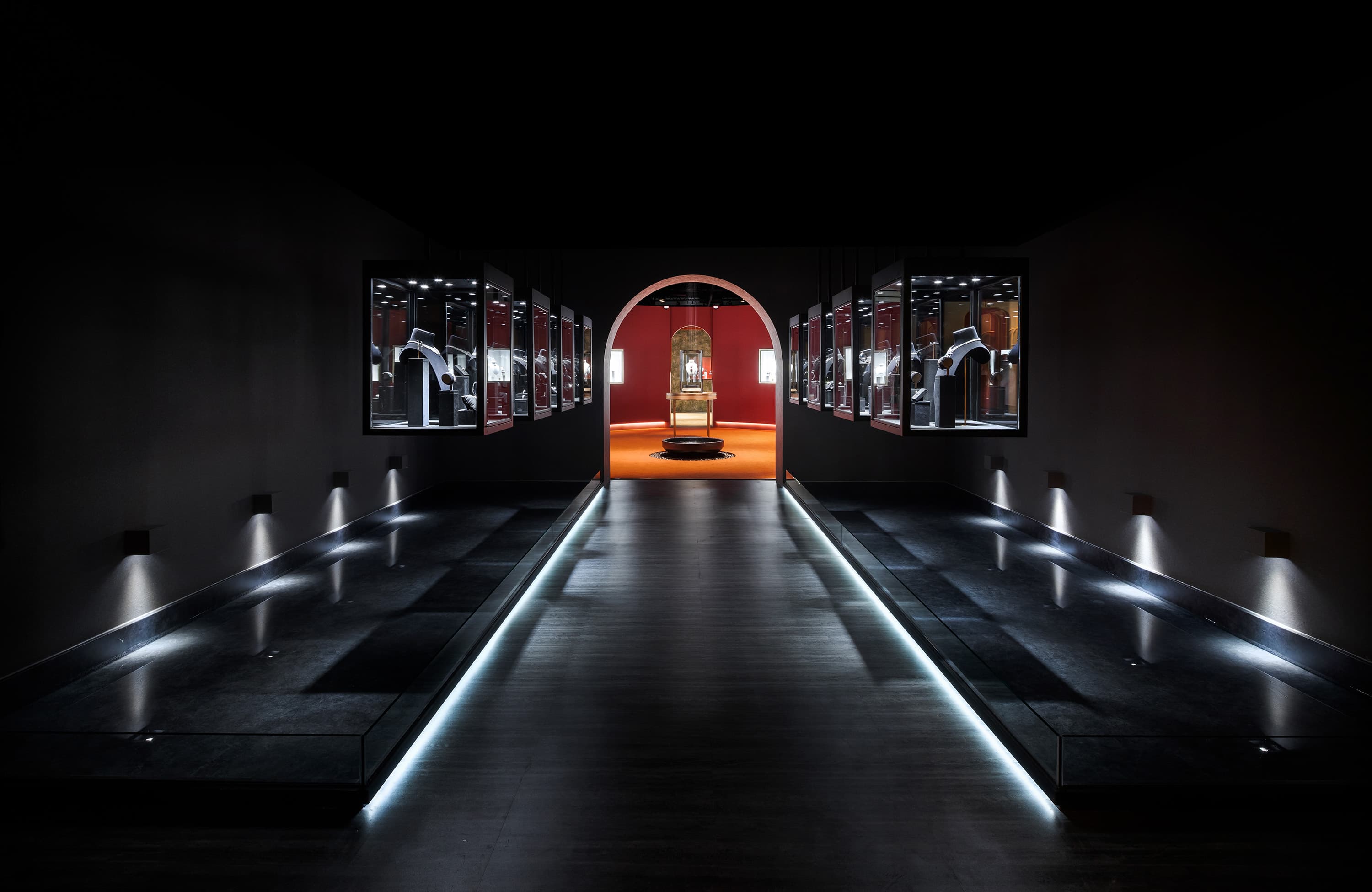 2021卡地亞頂級珠寶展「漣漪效應」第一展區展覽空間。(Cartier提供)