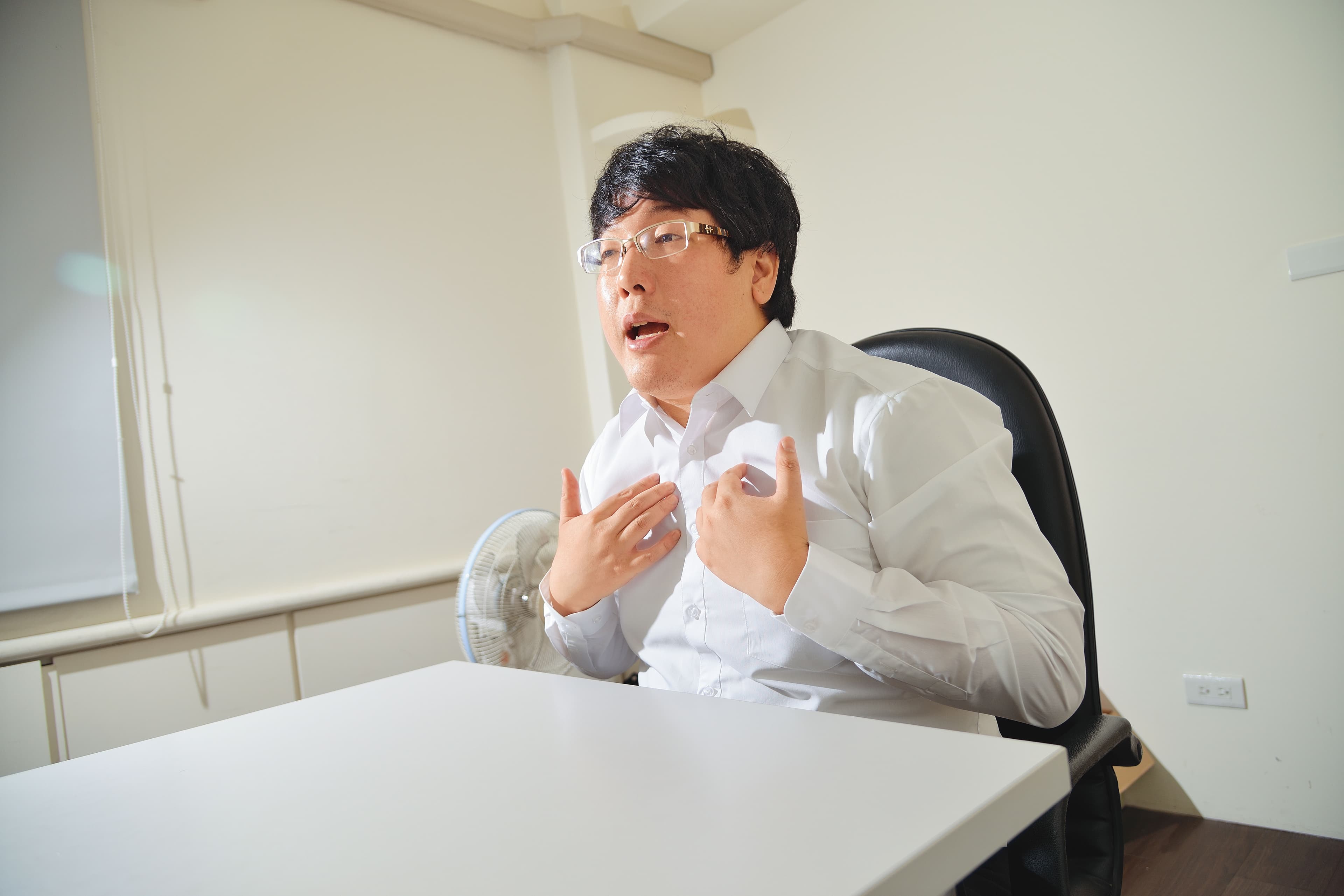 律師陳明清強調,不少數位性暴力受害人因訴訟過程經歷2次傷害而退出。(李智為攝)