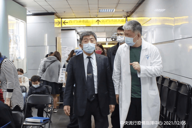 北車設置疫苗接種站,陳時中昨日前往視察。(指揮中心提供)
