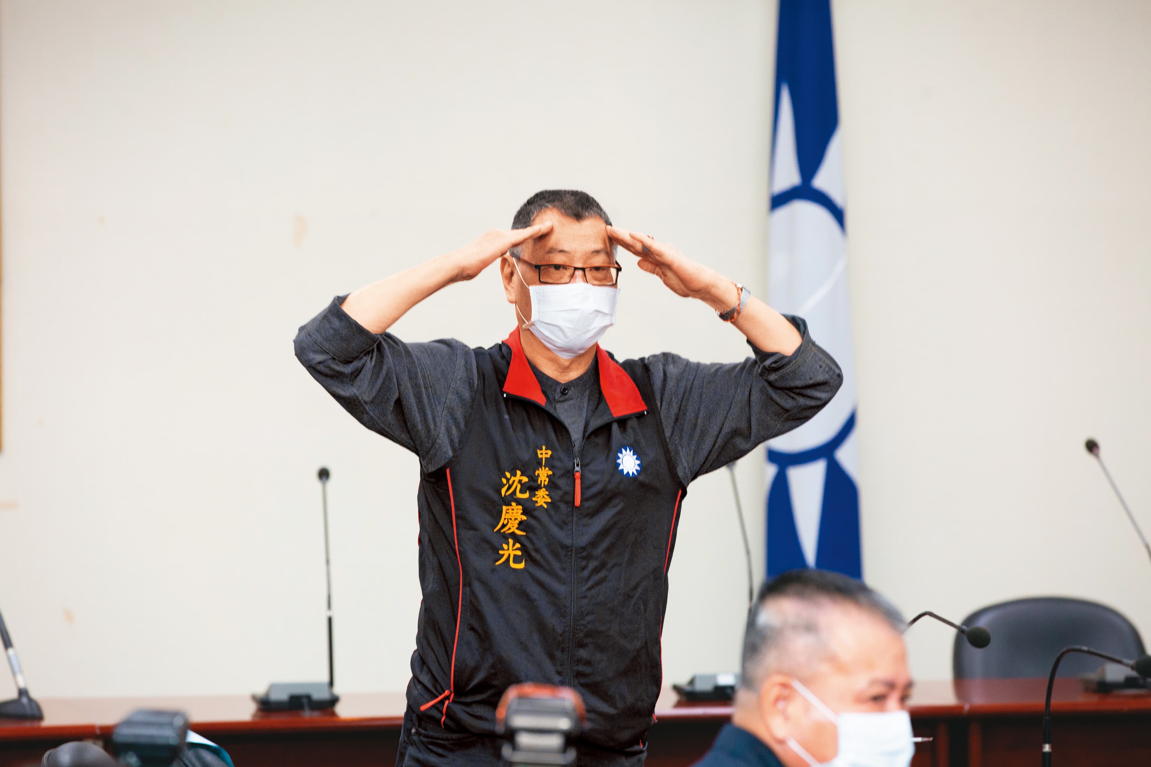中常委沈慶光表示,藍營執政縣市長應配合黨中央宣傳公投,腳步不該不一致。