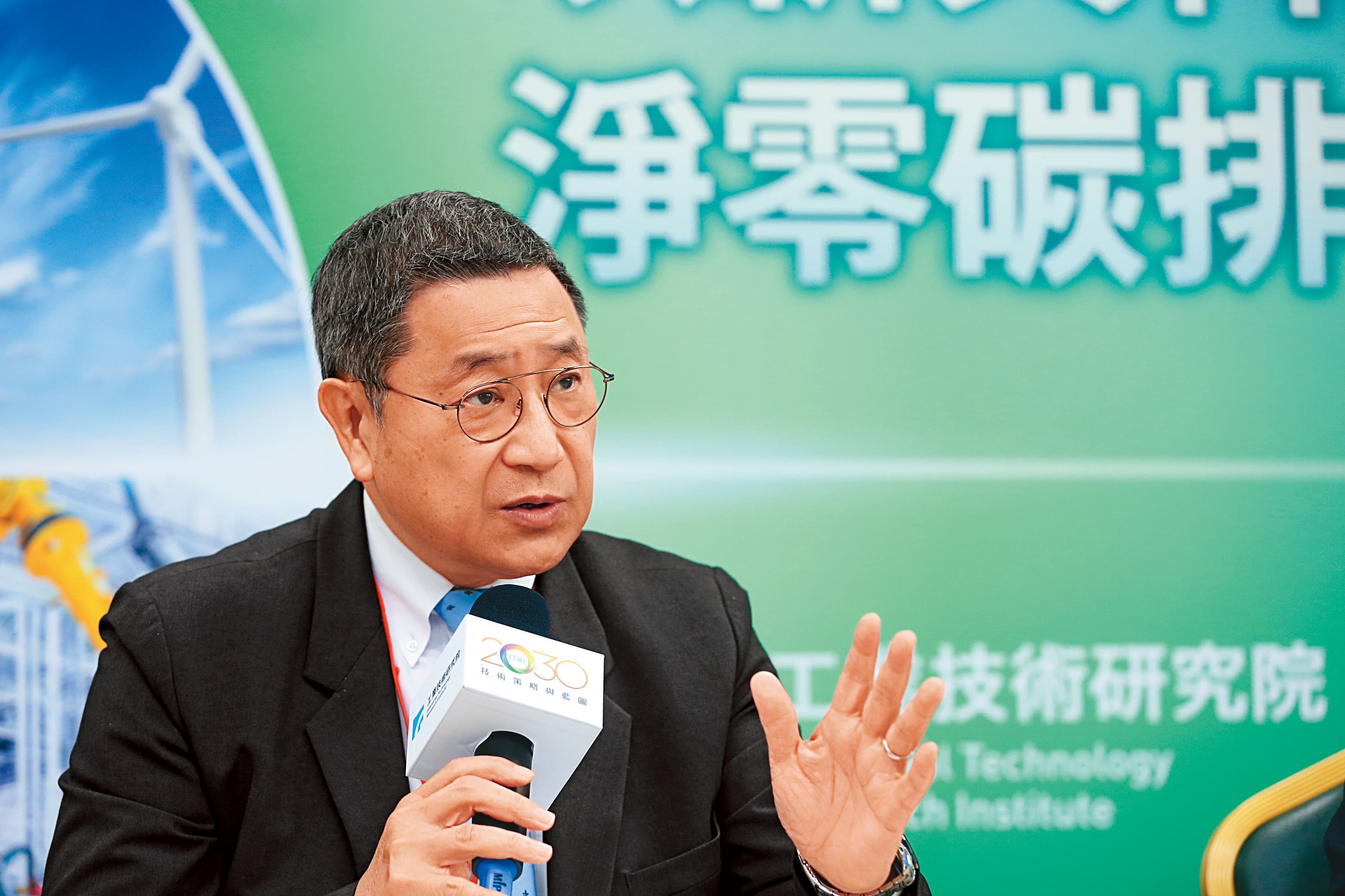 張安平接掌台泥董事長大位後,帶領集團逐步轉型為綠能企業。