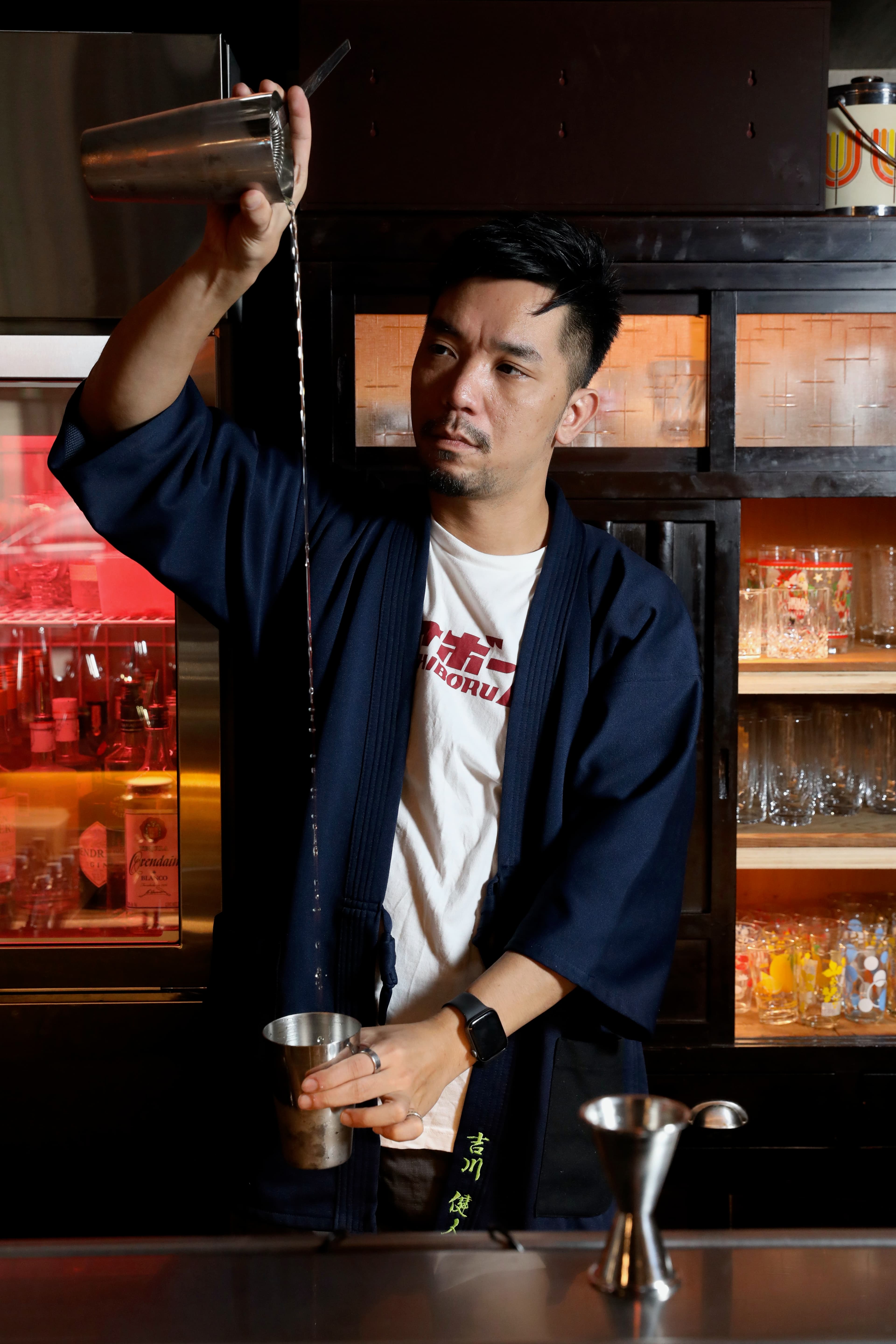 調酒師Lawrence(李金達)擅長製作Gin Fizz、Daiquiri 和酸甜平衡的酒款。