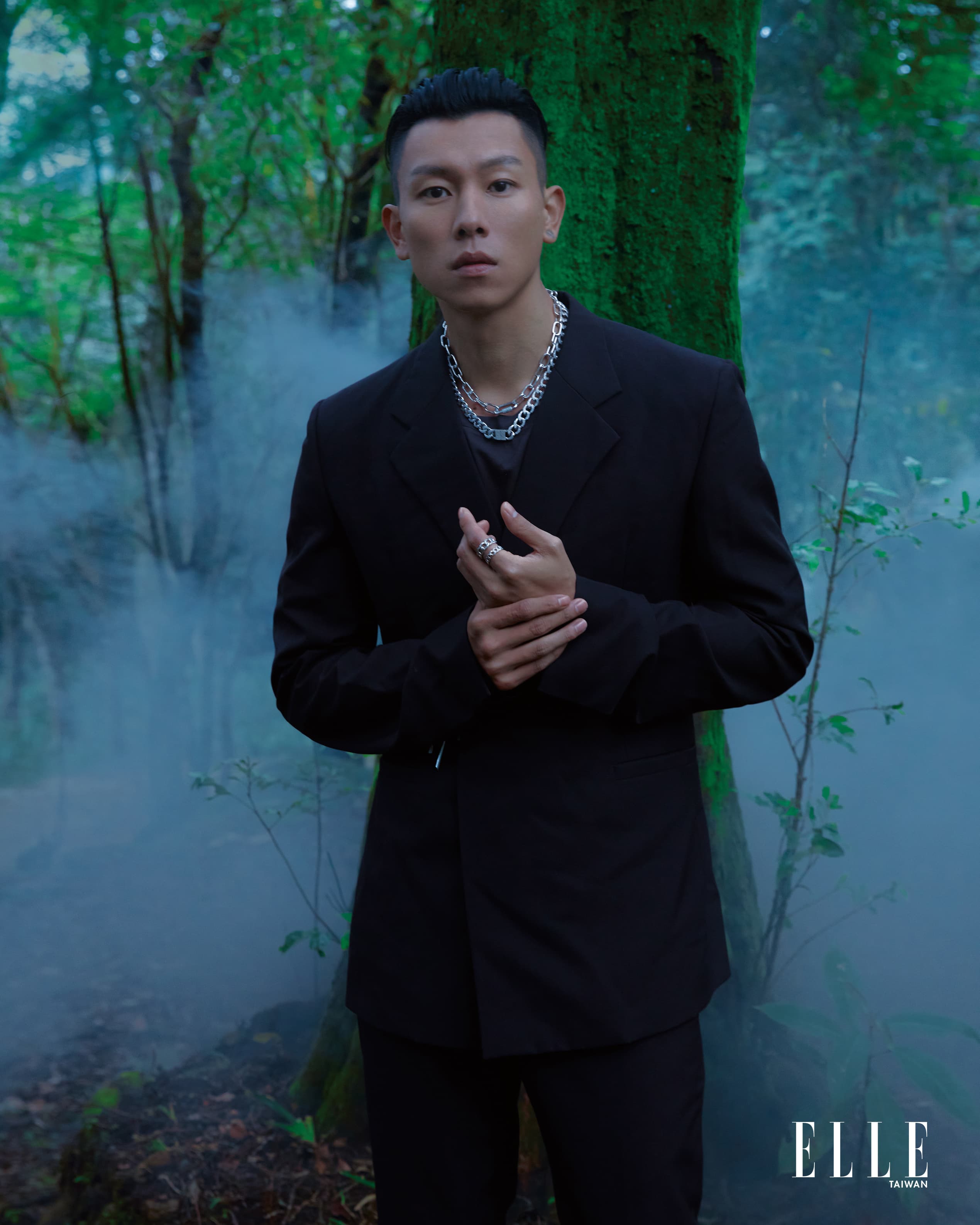 瘦子有很多歌詞本,「我很喜歡手寫,因為手寫歌詞是滿浪漫的事。」(《Elle》國際中文版提供)