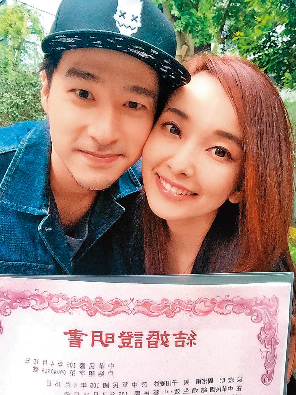 周洺甫向愛紗求婚時,還特別飛去沖繩買婚戒,行動浪漫無比,怎知婚姻卻毀在他偷吃手上。(愛紗臉書)