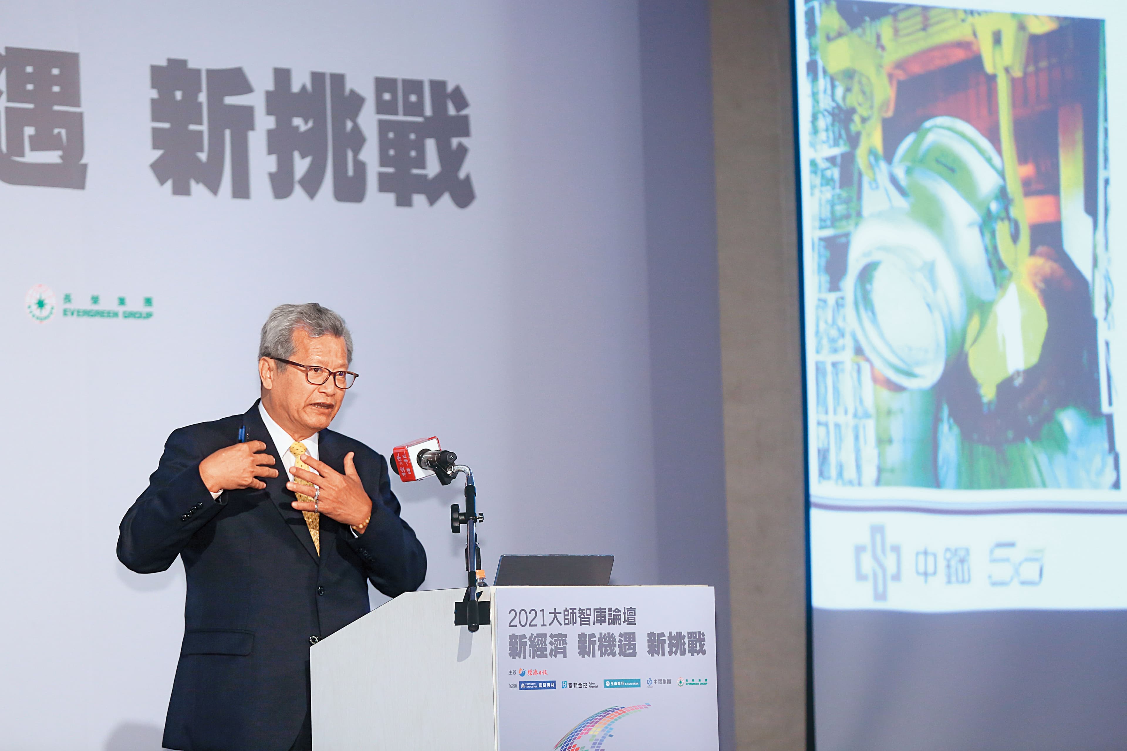 中鋼發起的鋼化聯產要建置全台第一套示範產線,預計每年減碳24萬噸。圖為中鋼董事長翁朝棟