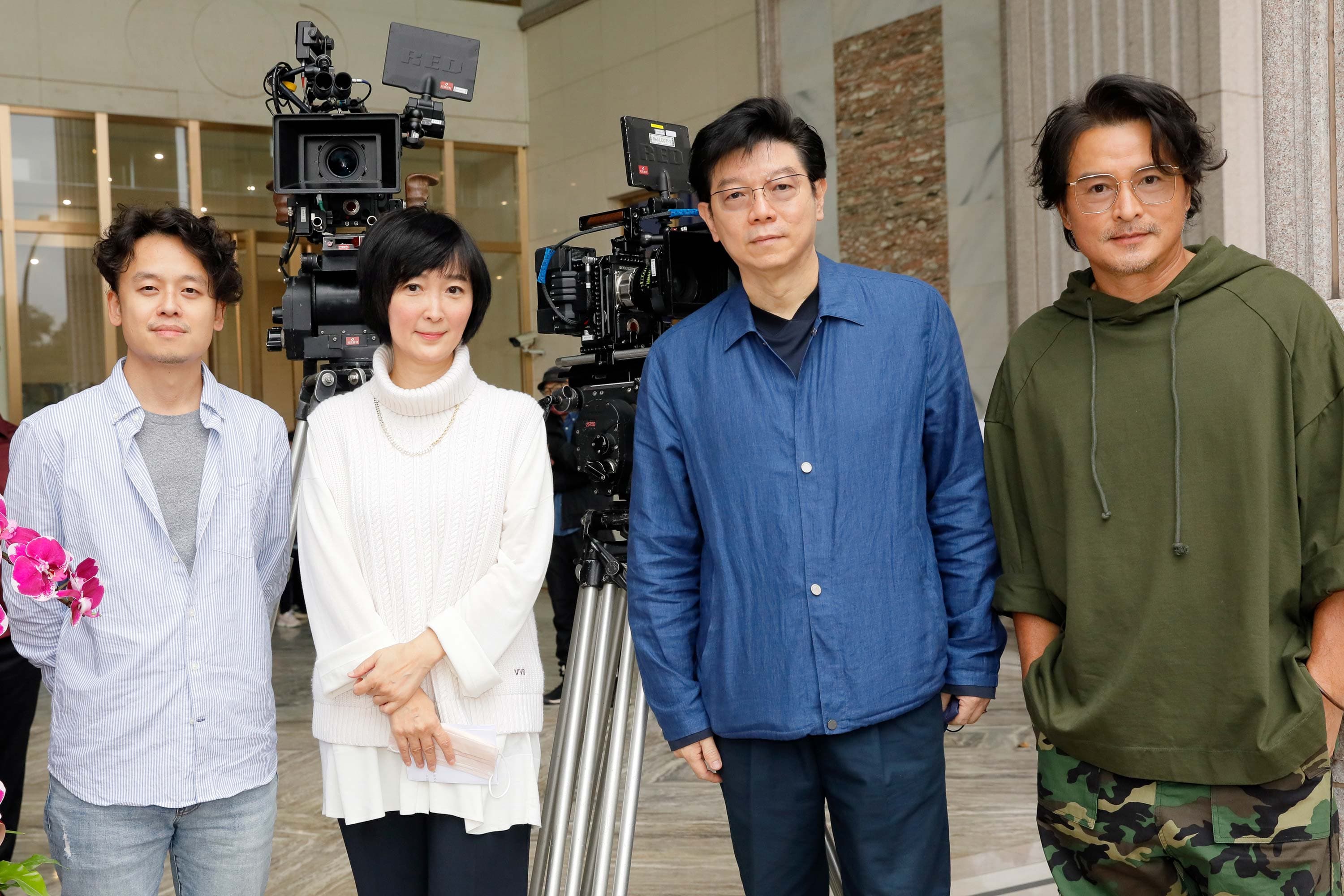 導演唐福睿(左起)、監製董成瑜、總出品人裴偉、李銘順。(鏡文學提供)