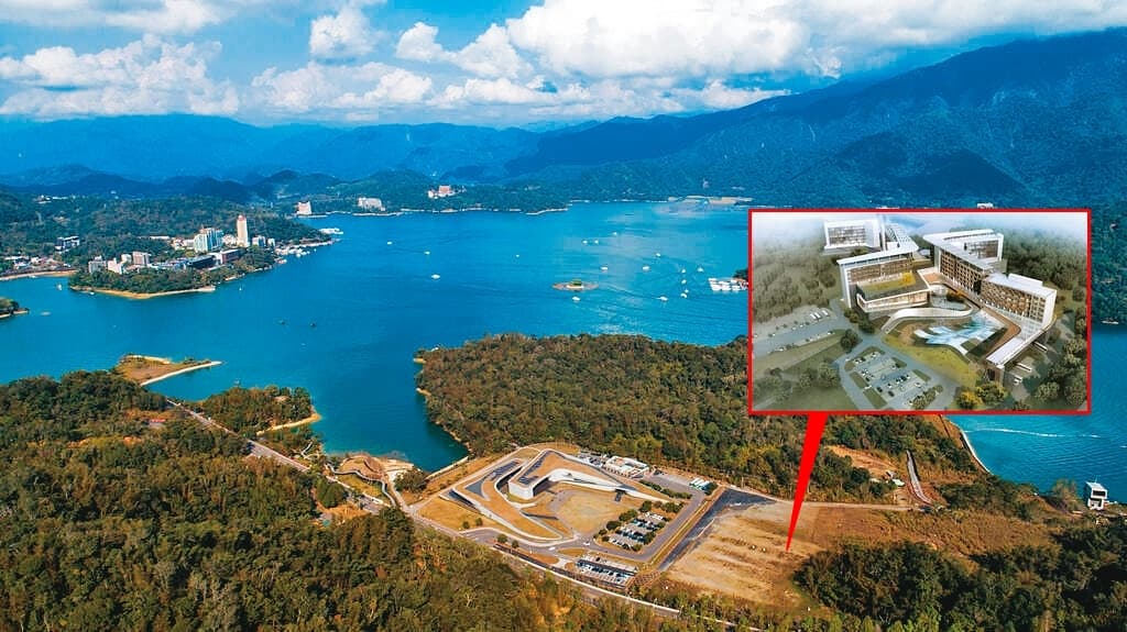 日月潭向山觀光旅館BOT案14年前風光招商,標案未提及用地涉原住民傳統領域,導致得標業者至今無法動工。箭頭處為開發計畫用地。(日管處提供)