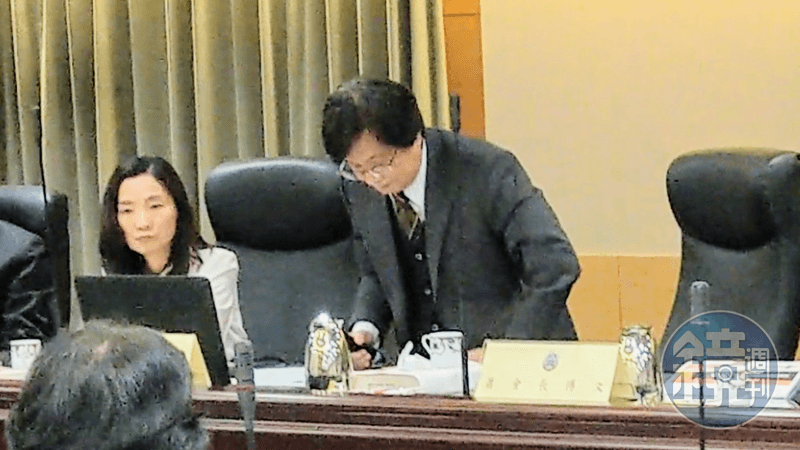 最高法院院長吳燦談及石木欽案時哽咽,隨即鞠躬道歉。