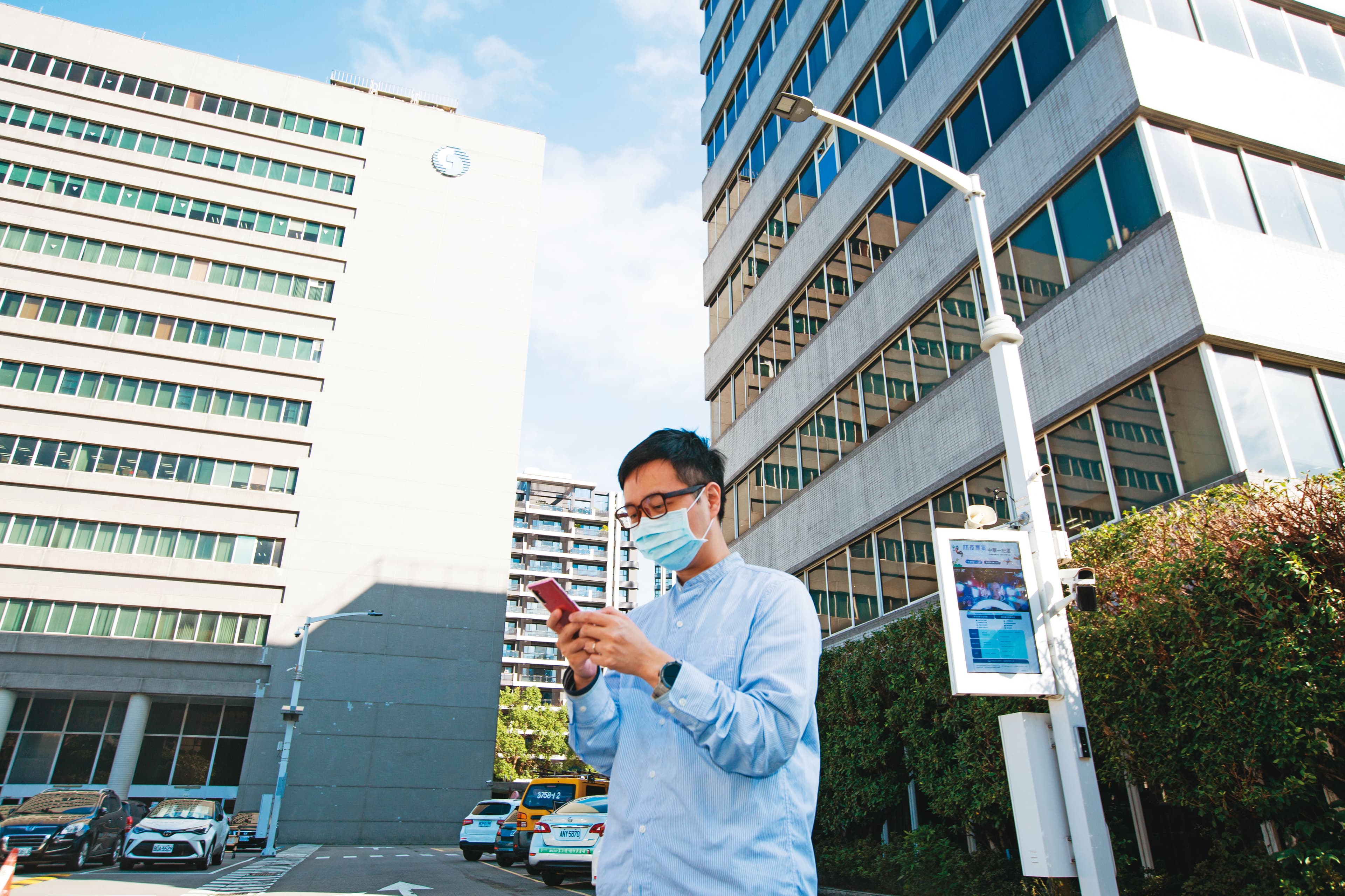 中華電信2年前投身智慧杆業務,並成功輸出東南亞。杆上除了路燈,也加裝了鏡頭、看板、感測器多項設備。