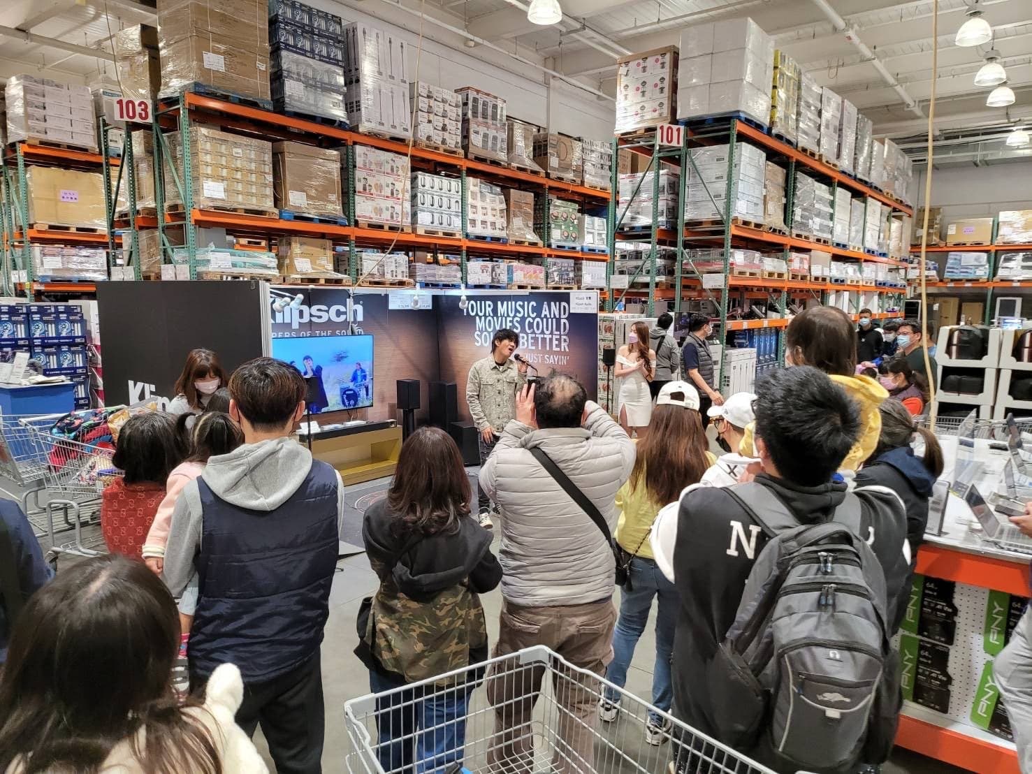 開唱的是王宏恩,不是王力宏。(翻攝「Costco好市多 商品經驗老實說」臉書社團)