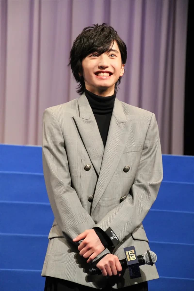 道枝駿佑最近才隨著所屬團體「浪花男子」以歌手身分出道,花美男外型讓他戲劇邀約不斷。(翻攝自TVLIFE)