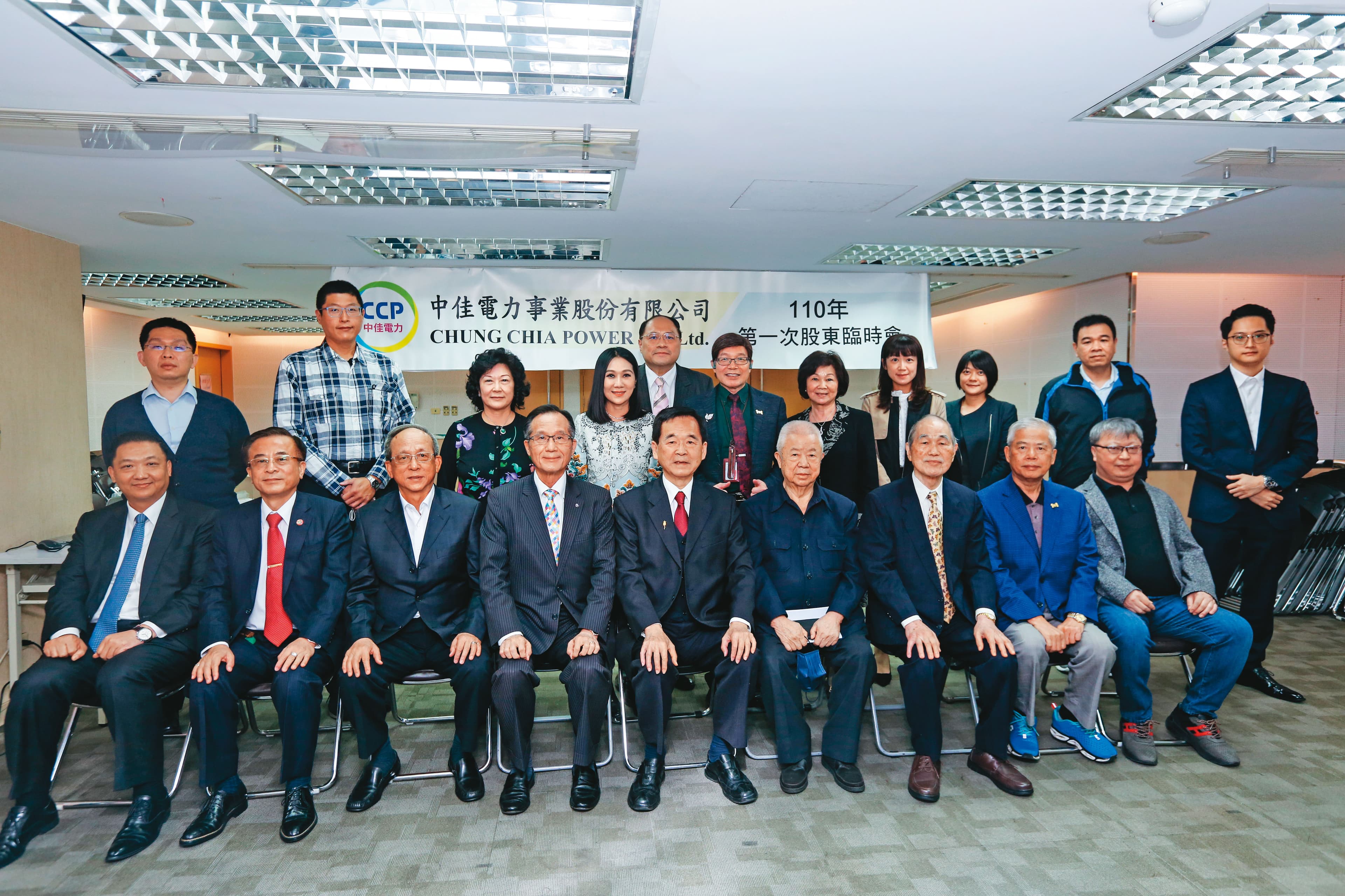 本刊直擊中佳電力股東會,現場多是建設業大老及能源領域大咖。