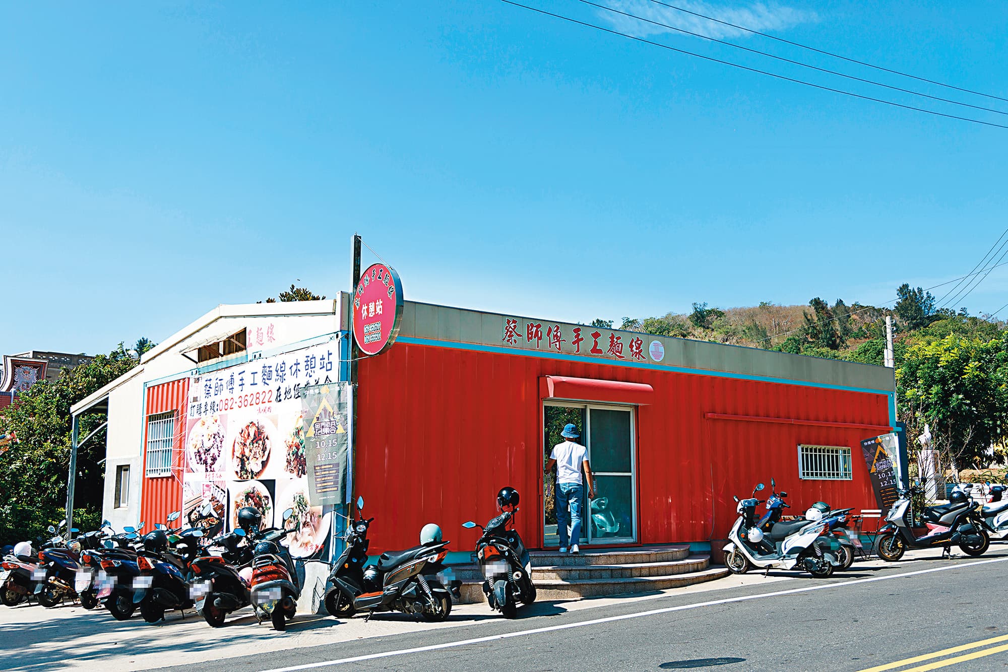 「蔡師傅手工麵線」最早從伴手禮店起家。