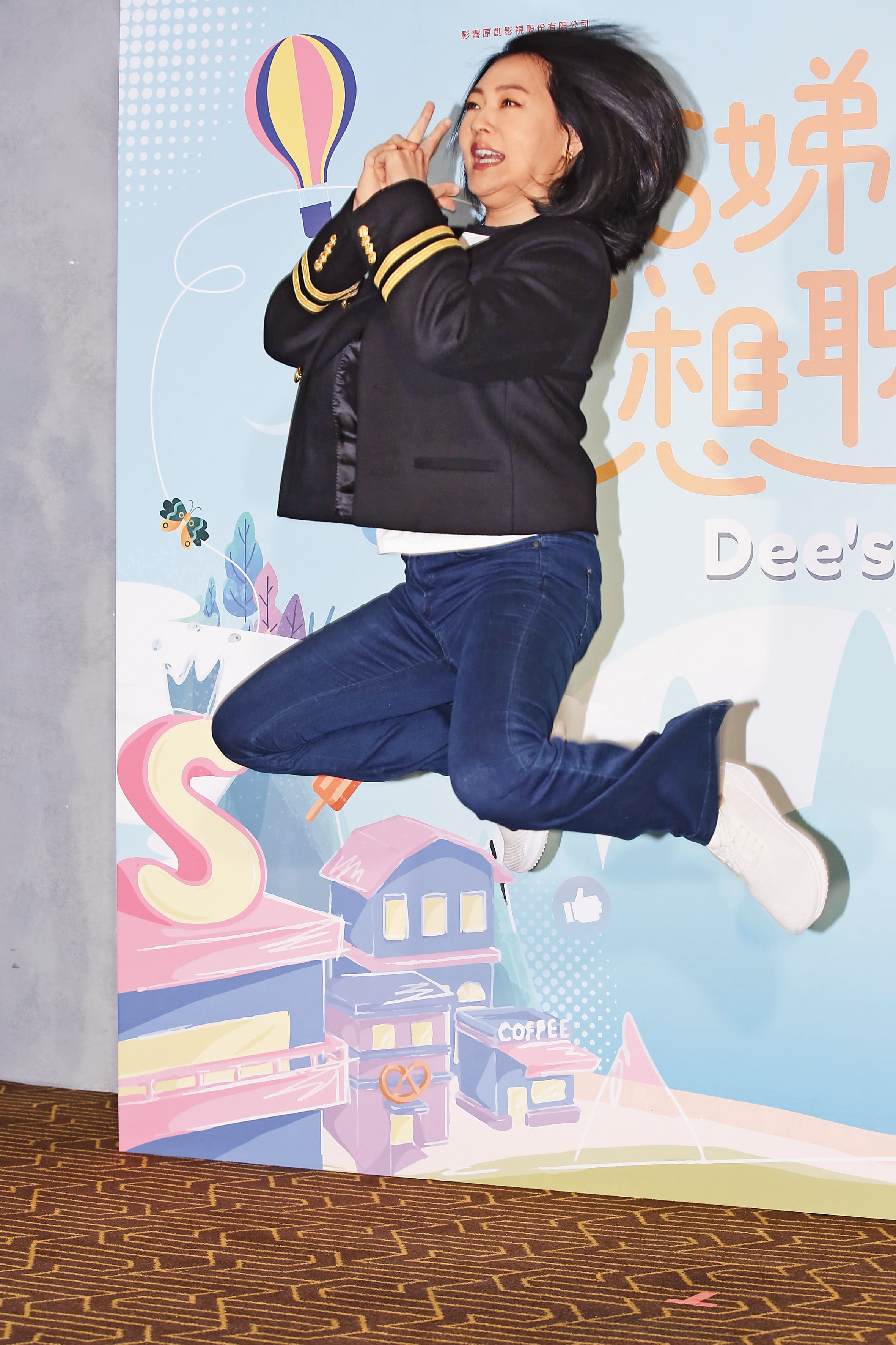 小S多次神預言,簡直是仙姑下凡,她當場起乩,善男信女接駕回鑾~(持香跪拜)
