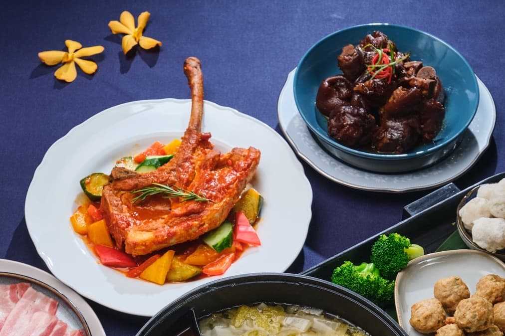 「燜燒戰斧豬排」可以自己DIY料理,增添備菜時的樂趣。(中保無限+提供)