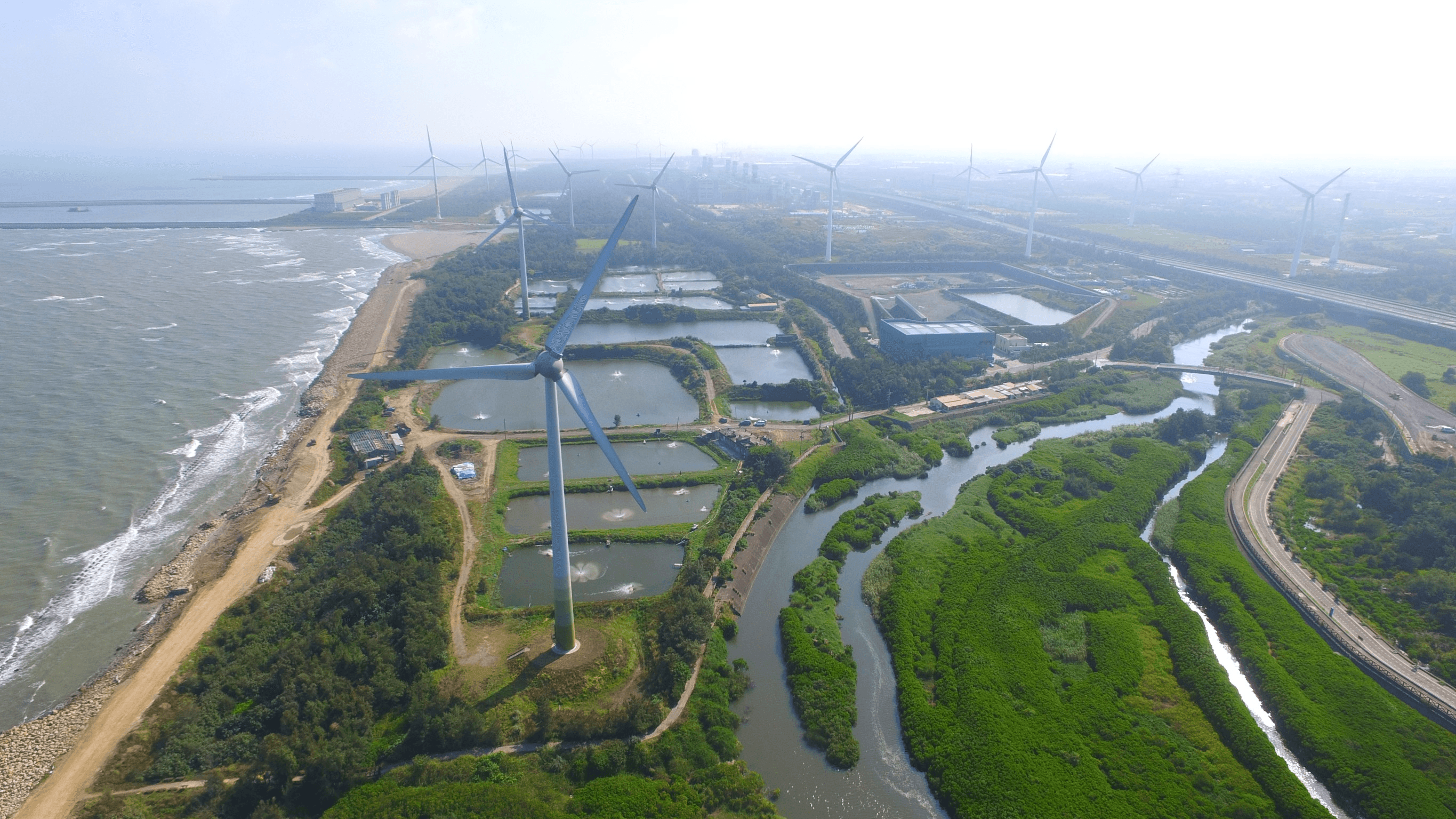 達德能源所營運的桃園觀音風場,共有19座風力發電機組。