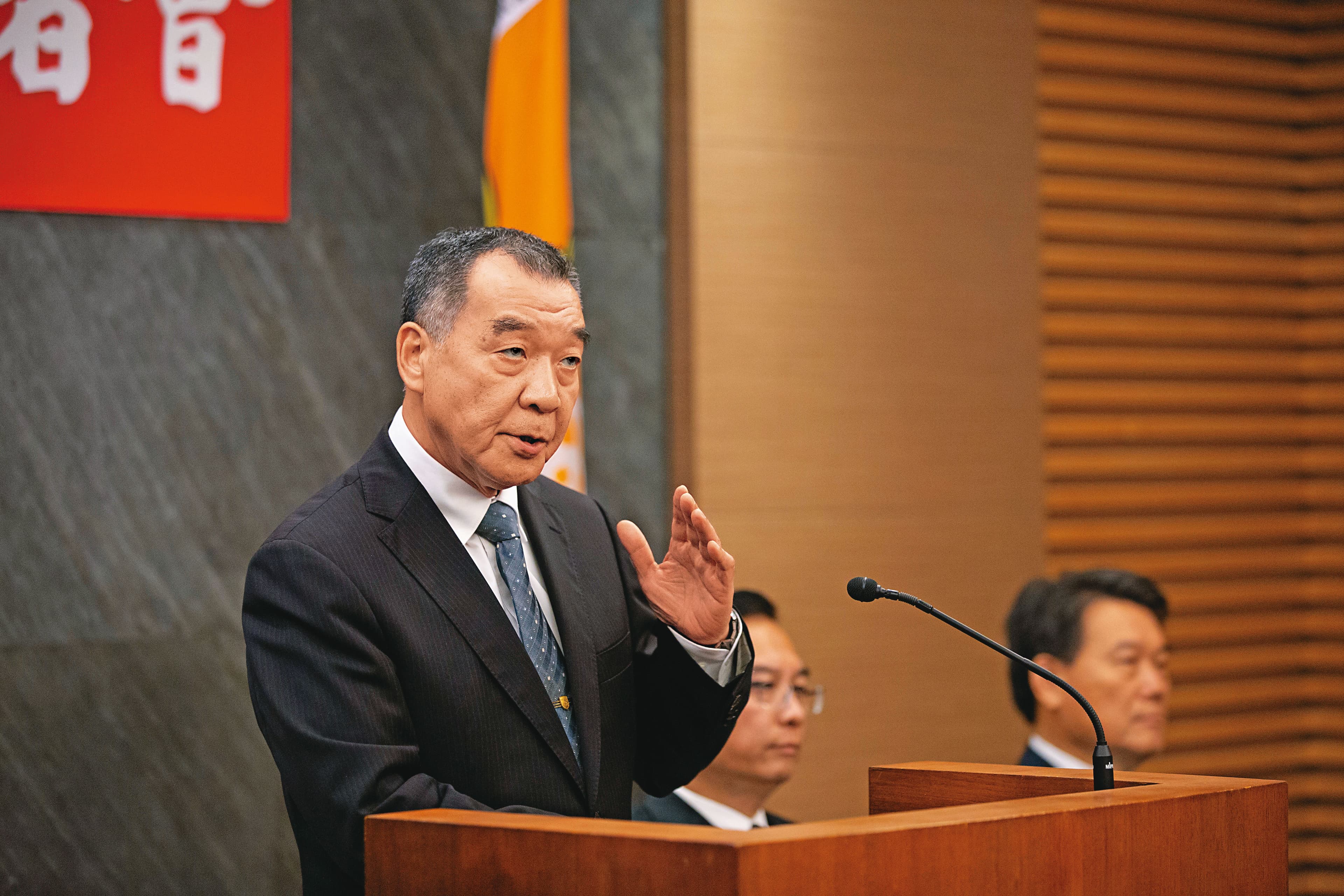 立法院上週審查國防預算,立委驚覺大量武器遲交關鍵出在中科院,國防部長兼中科院董事長邱國正(圖)坦言問題出在「人的管理」。