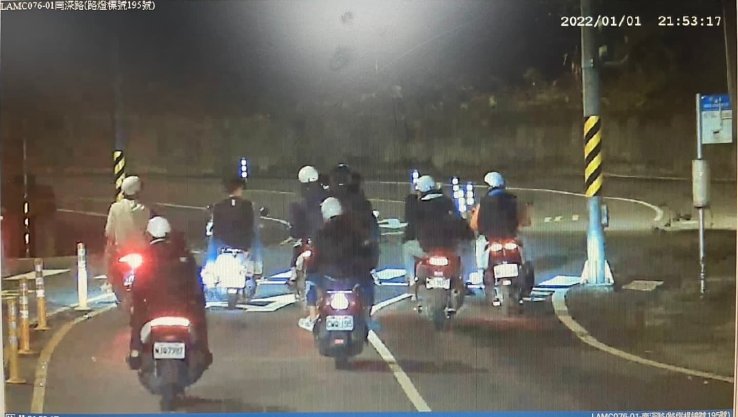 警方掌握該機車車隊在元旦當晚沿木柵路等地急速狂飆。(警方提供)