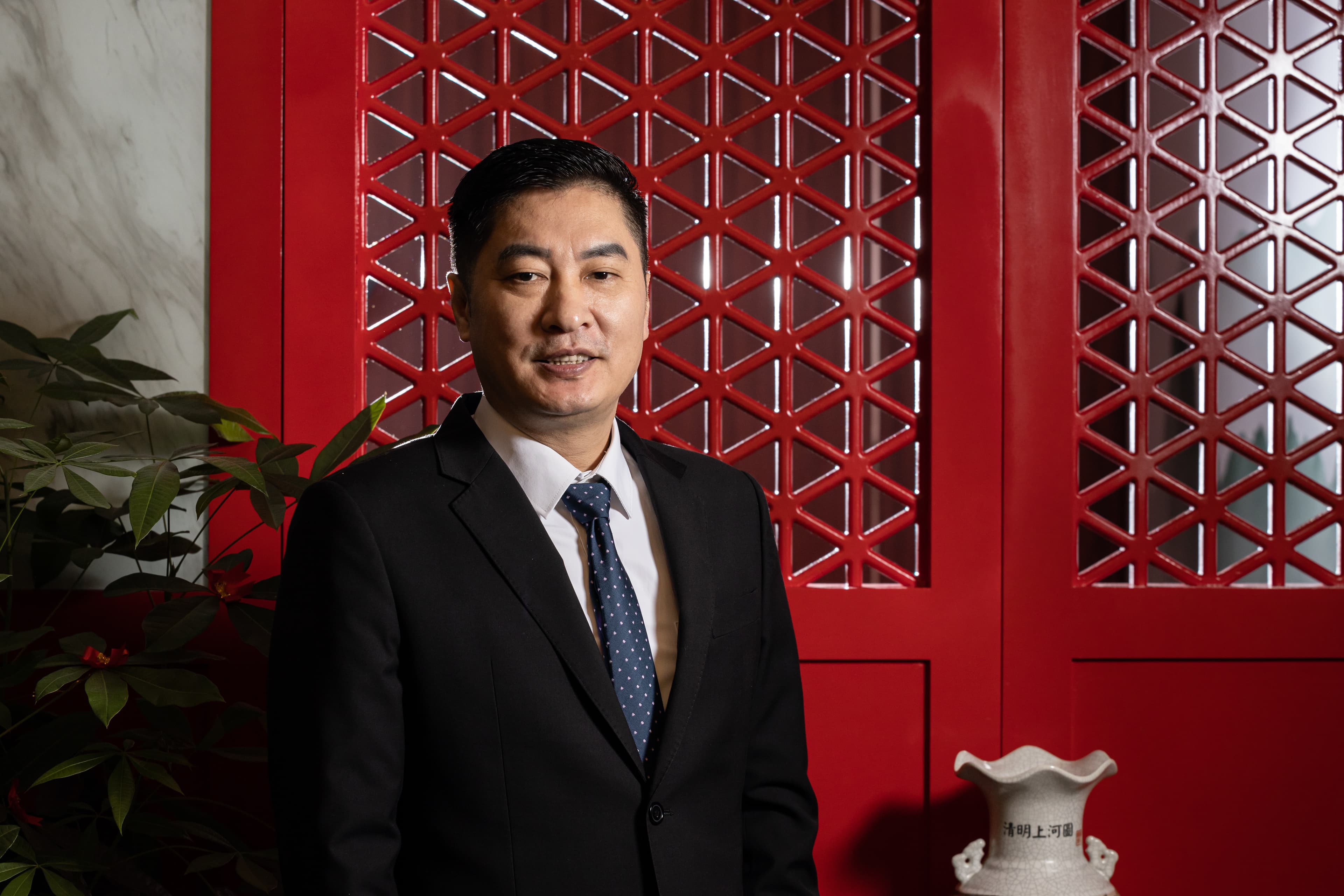 2010年就從揚州來台開店的申濱,紅案廚師出身,對食材出處、菜餚典故都瞭若指掌,聽他說菜是一大享受。