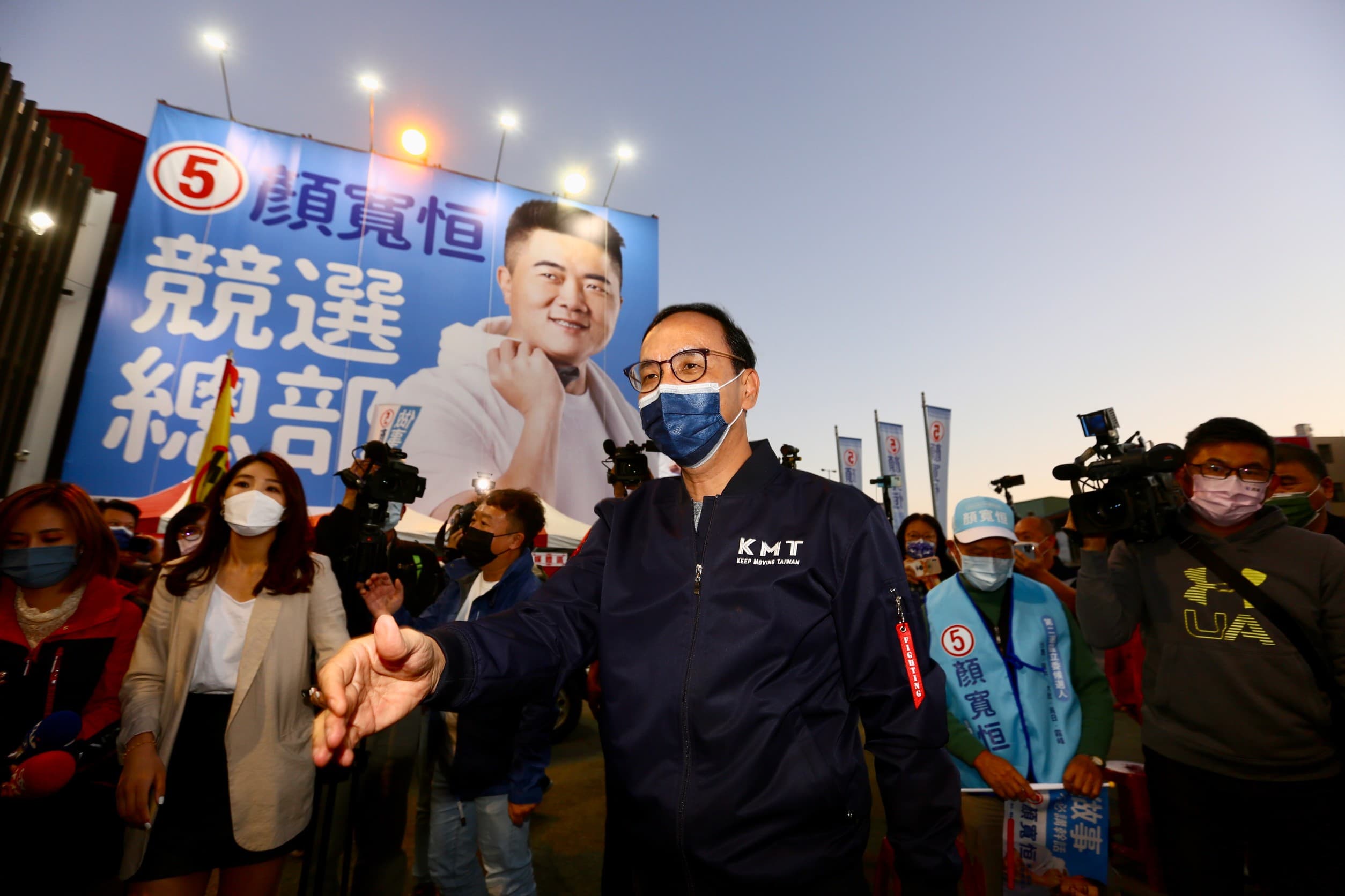 朱立倫今意外現身顏寬恒的競選總部,甚至在談到顏清標時哽咽。