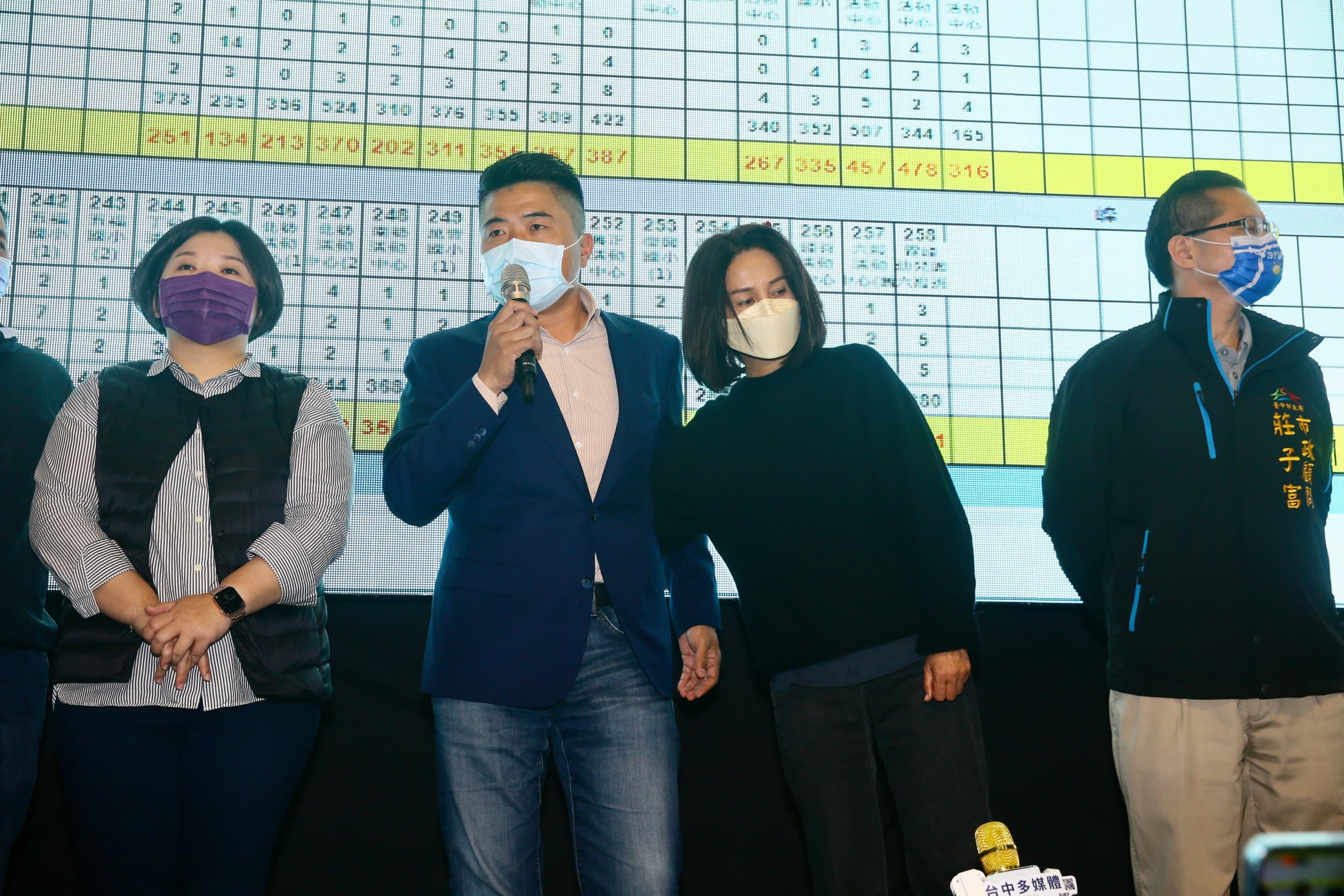顏寬恒發表談話。